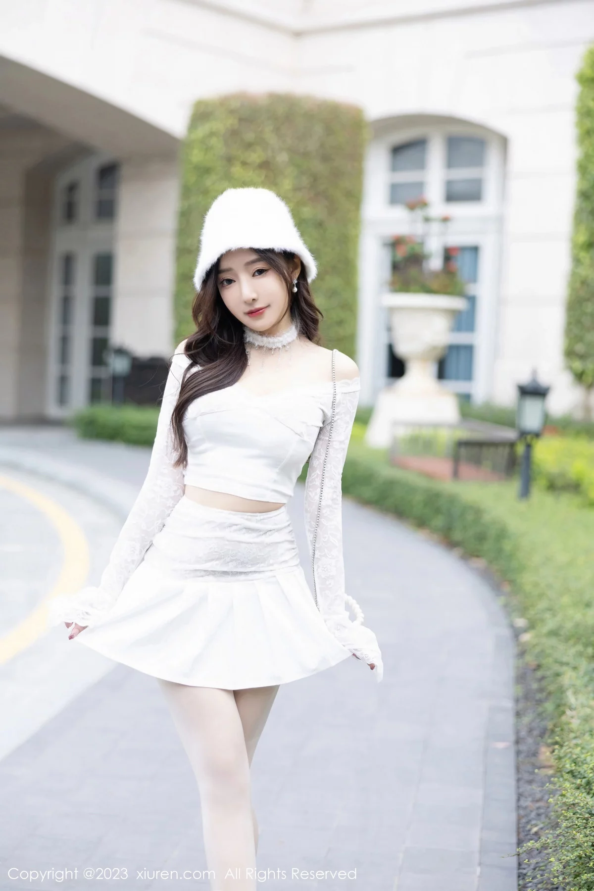 秀人集.com_[XiuRen秀人网]No.7863_女神王馨瑶yanni红色圣诞服饰+白色短裙套装秀完美身材诱惑写真91P