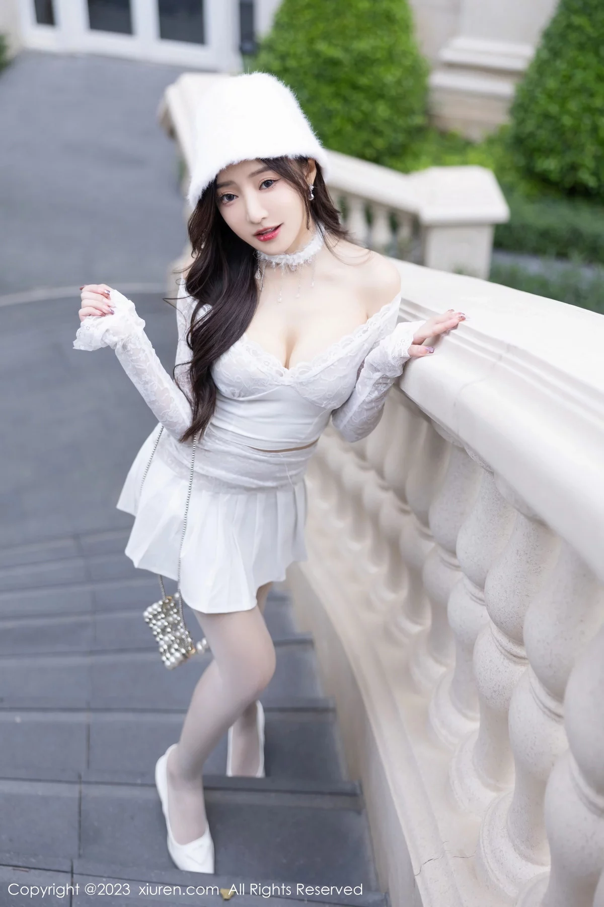 秀人集.com_[XiuRen秀人网]No.7863_女神王馨瑶yanni红色圣诞服饰+白色短裙套装秀完美身材诱惑写真91P