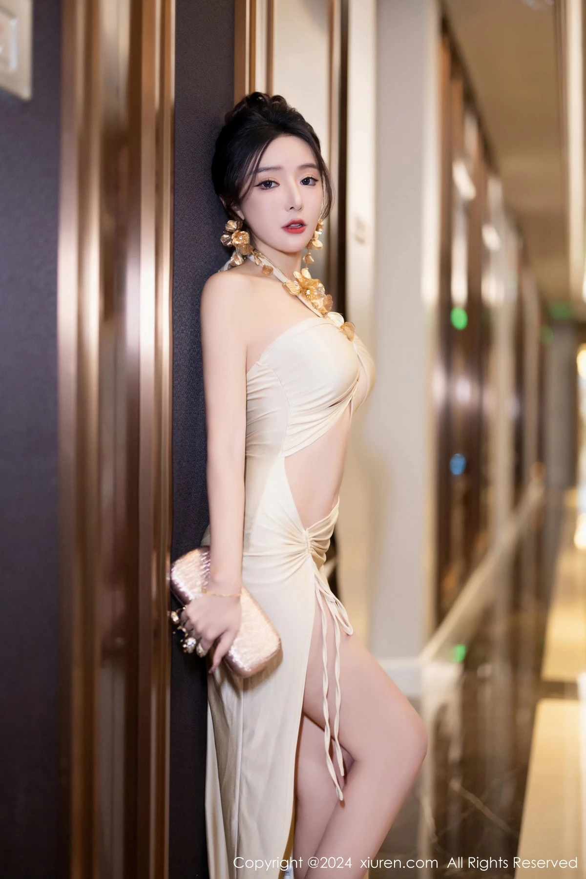 秀人集.com_[XiuRen秀人网]No.7991_女神王馨瑶yanni淡黄露肩礼裙+灰色轻透情趣睡裙完美诱惑写真83P