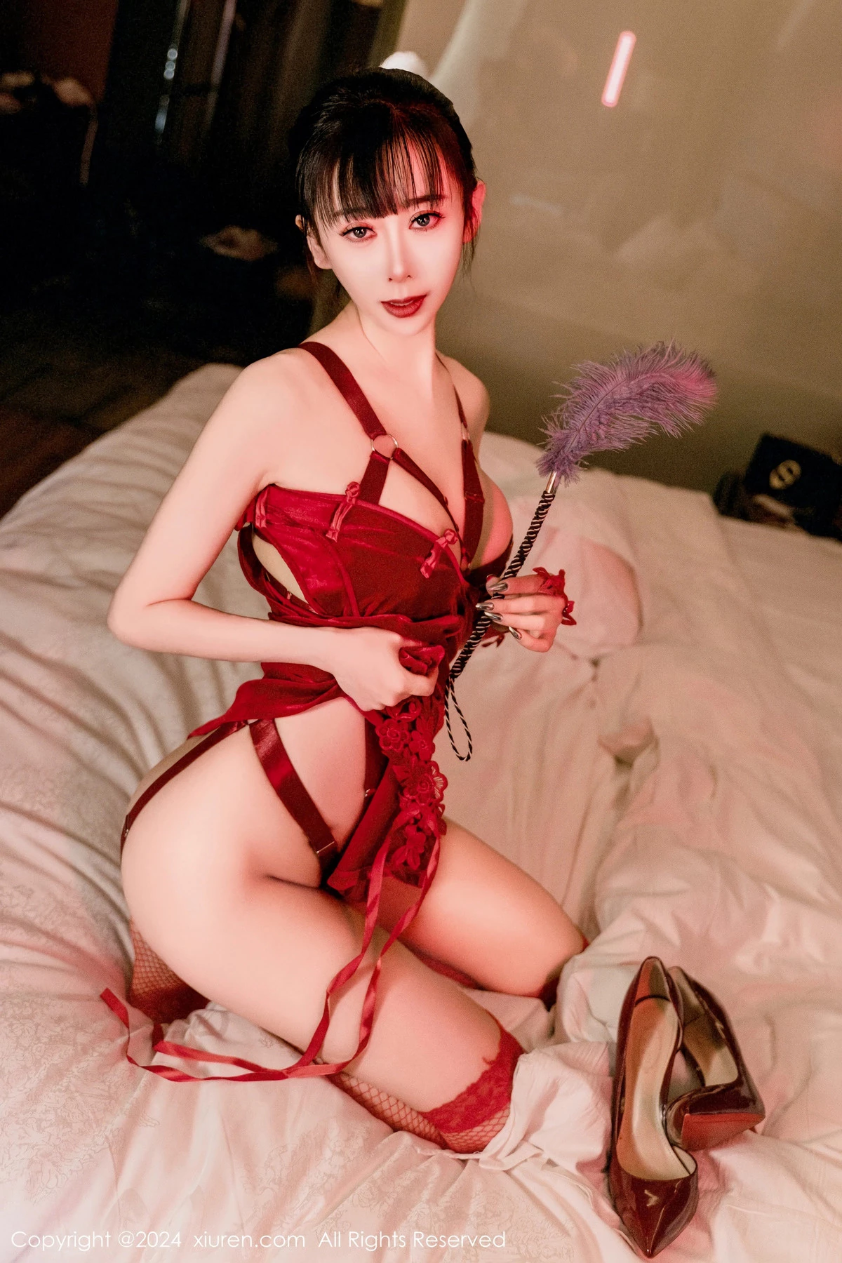秀人集.com_[XiuRen秀人网]No.8047_新人模特宝宝甜性感红色旗袍露红色情趣内衣配红丝袜诱惑写真64P