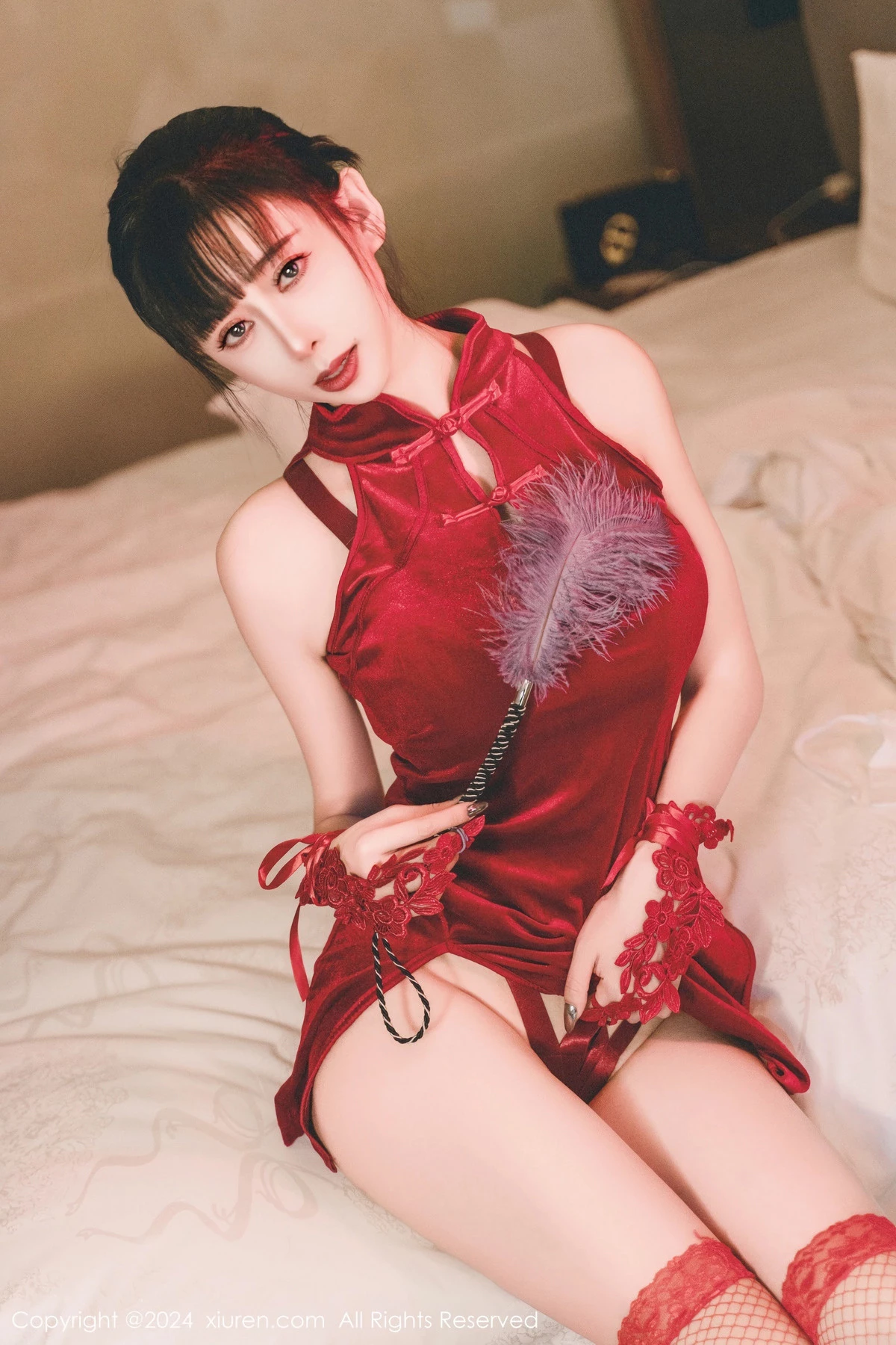 秀人集.com_[XiuRen秀人网]No.8047_新人模特宝宝甜性感红色旗袍露红色情趣内衣配红丝袜诱惑写真64P