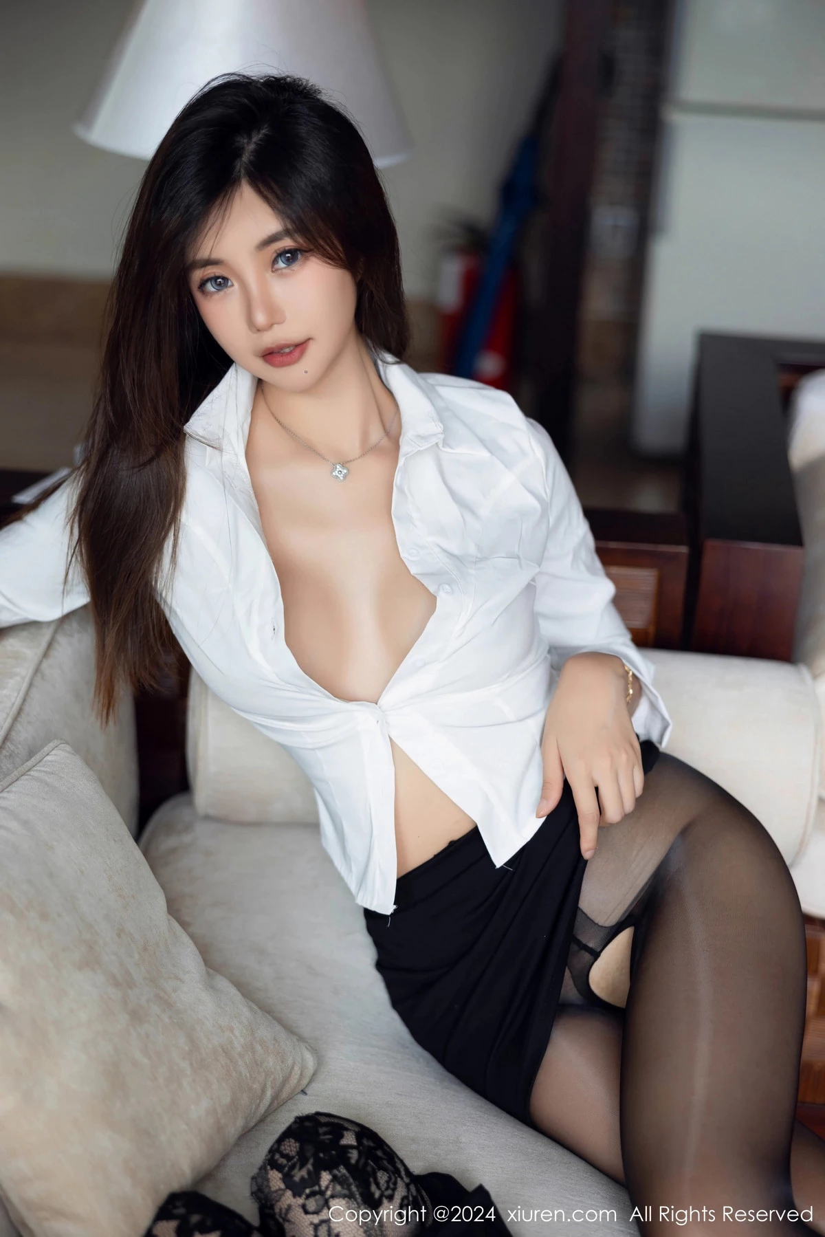 秀人集.com_[XiuRen秀人网]No.8053_女神绮里嘉ula性感白T配黑短裙露蕾丝内衣秀曼妙身姿诱惑写真101P