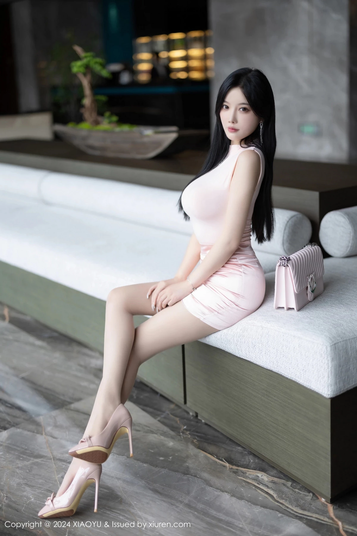 秀人集.com_[XiaoYu画语界]Vol.1197_女神杨晨晨Yome粉色长裙露白色蕾丝情趣内衣秀丰腴身材诱惑写真90P