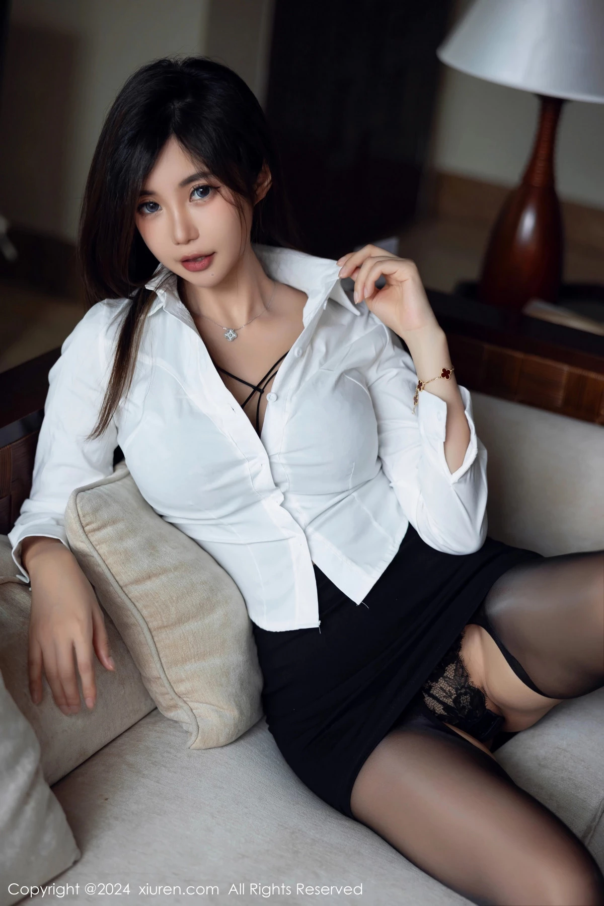 秀人集.com_[XiuRen秀人网]No.8053_女神绮里嘉ula性感白T配黑短裙露蕾丝内衣秀曼妙身姿诱惑写真101P
