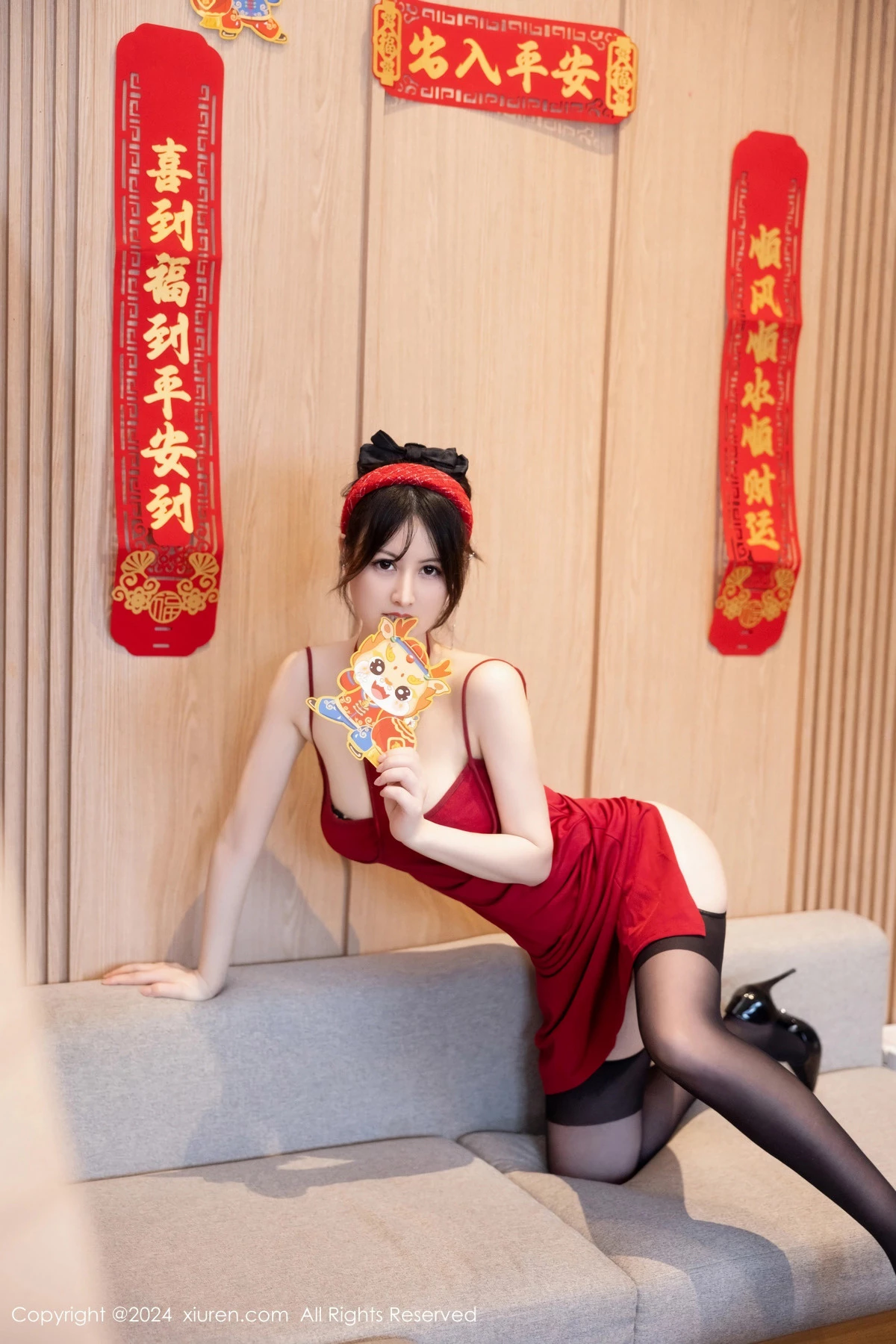 秀人集.com_[XiuRen秀人网]No.8078_模特诗诗kiki新年主题性感红色情趣短裙配黑丝吊袜迷人诱惑写真78P