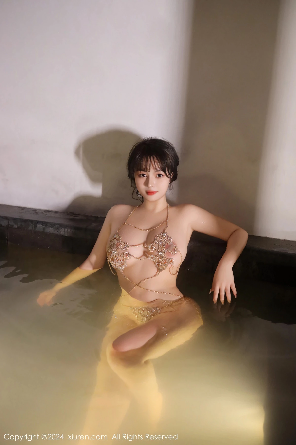 秀人集.com_[XiuRen秀人网]No.8075_模特沈思怡室内温泉性感链式情趣服饰秀惹火身材极致诱惑写真74P