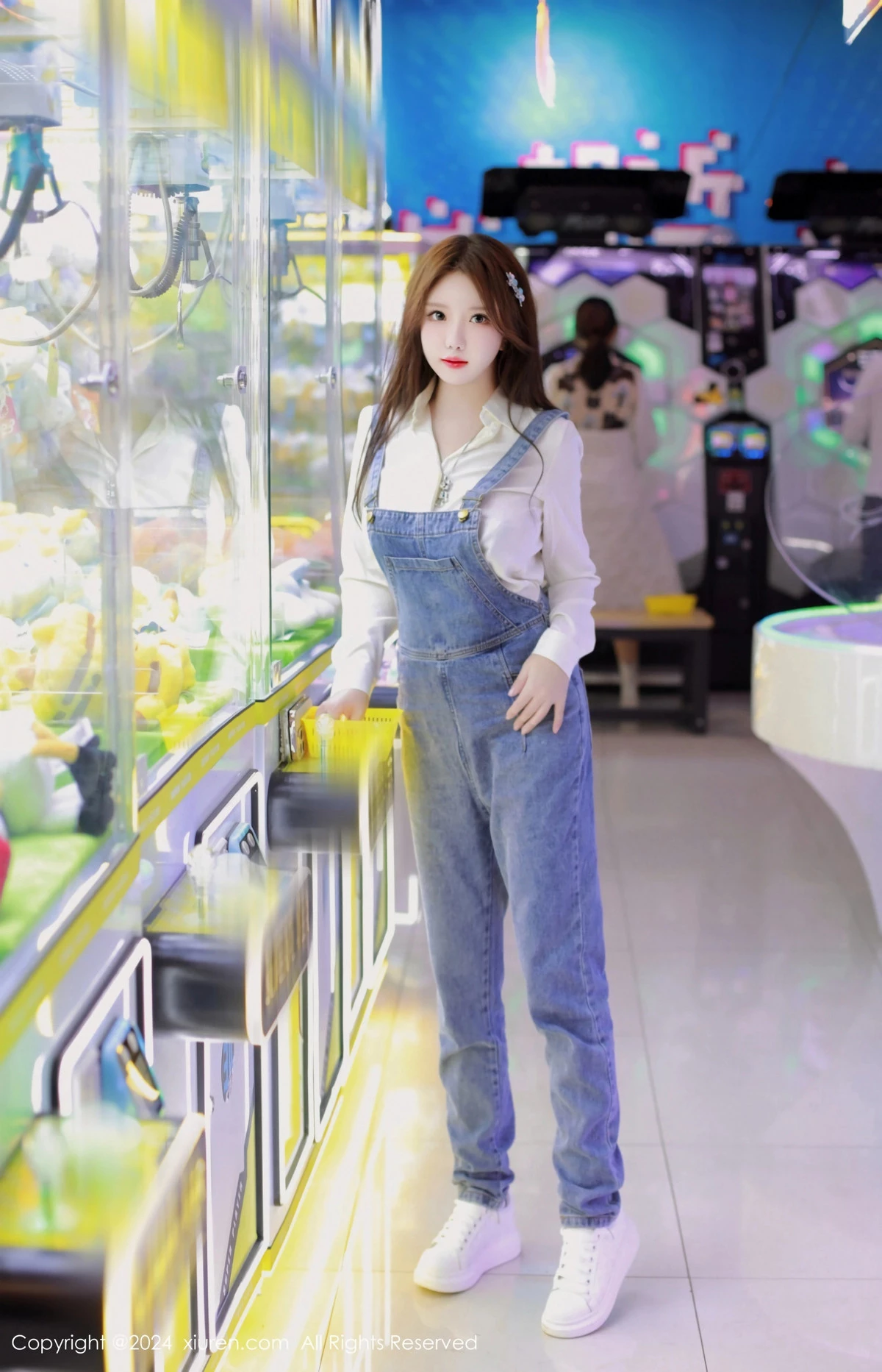 秀人集.com_[XiuRen秀人网]No.8087_模特小薯条nienie电玩店场景性感牛仔背带裤秀曼妙身姿诱惑写真81P
