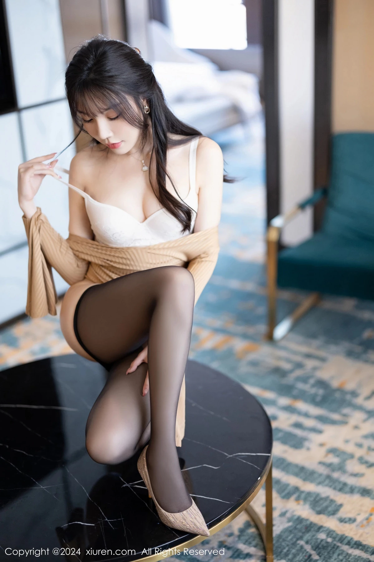 秀人集.com_[XiuRen秀人网]No.8096_女神徐莉芝Booty性感暗红色内衣+白色内衣配超薄黑丝诱惑写真84P
