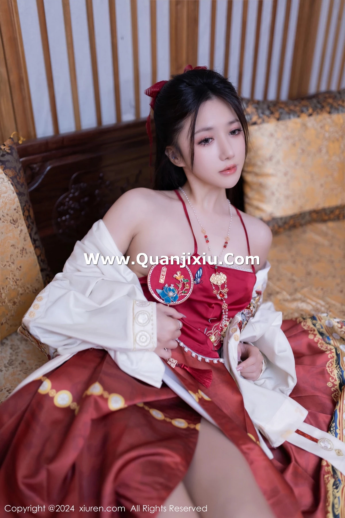 秀人集.com_[XiuRen秀人网]No.8095_模特鱼子酱Fish贺新春主题红色服饰露红布兜秀曼妙身姿诱惑写真80P