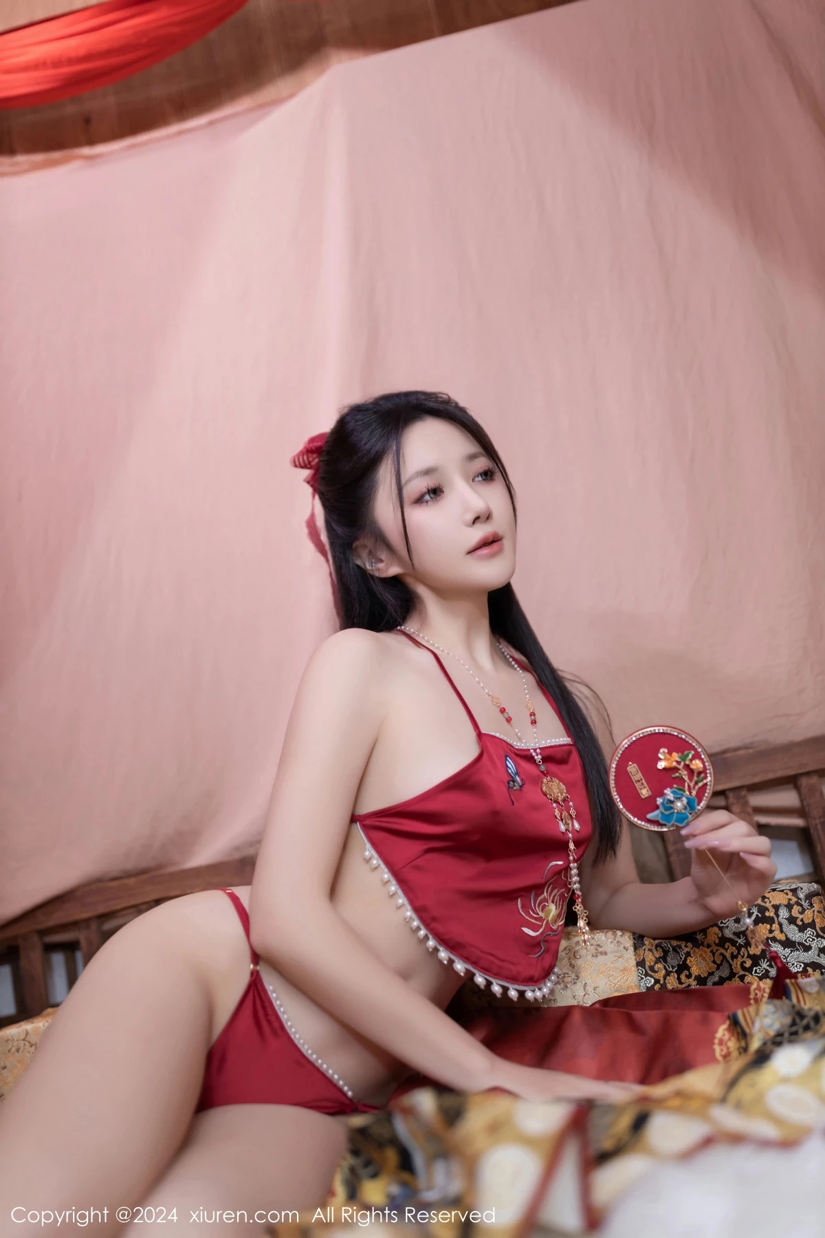 秀人集.com_[XiuRen秀人网]No.8095_模特鱼子酱Fish贺新春主题红色服饰露红布兜秀曼妙身姿诱惑写真80P