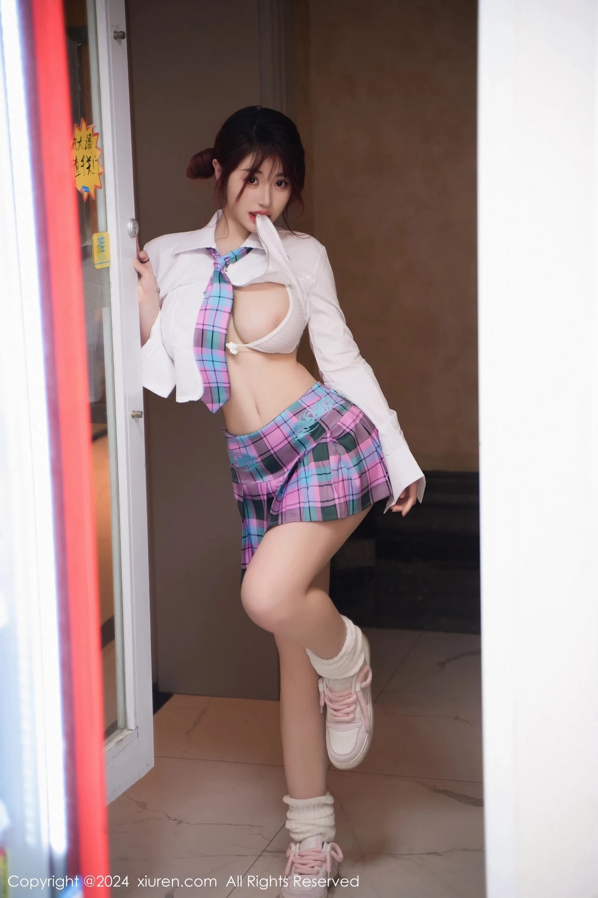 秀人集.com_[XiuRen秀人网]No.8015_模特美七Mia性感白T配格子短裙露白色内衣秀丰腴身材诱惑写真75P