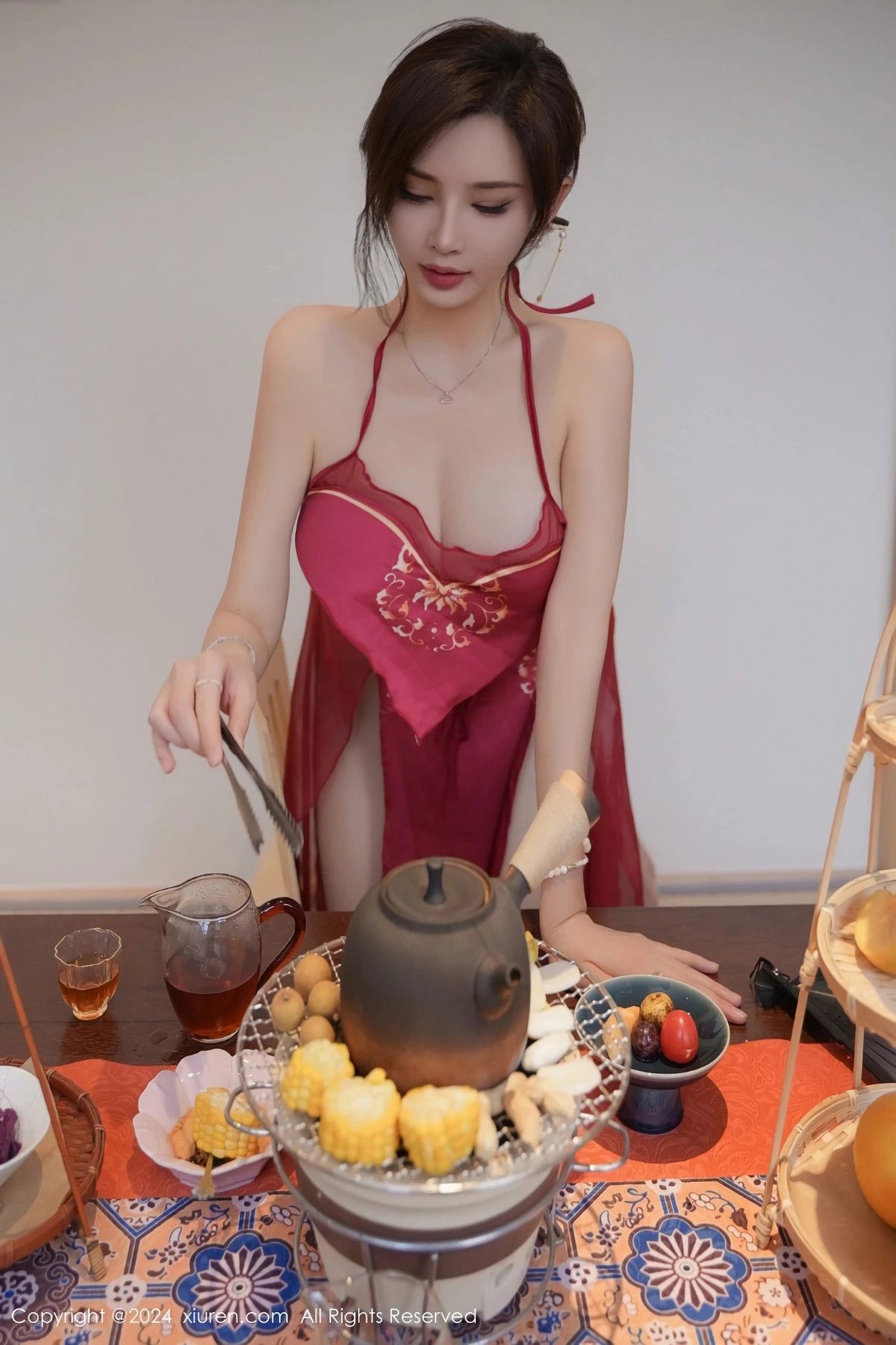 秀人集.com_[XiuRen秀人网]No.8144_女神Carol周妍希性感红色布兜配超薄肉丝秀丰满身材迷人诱惑写真80P