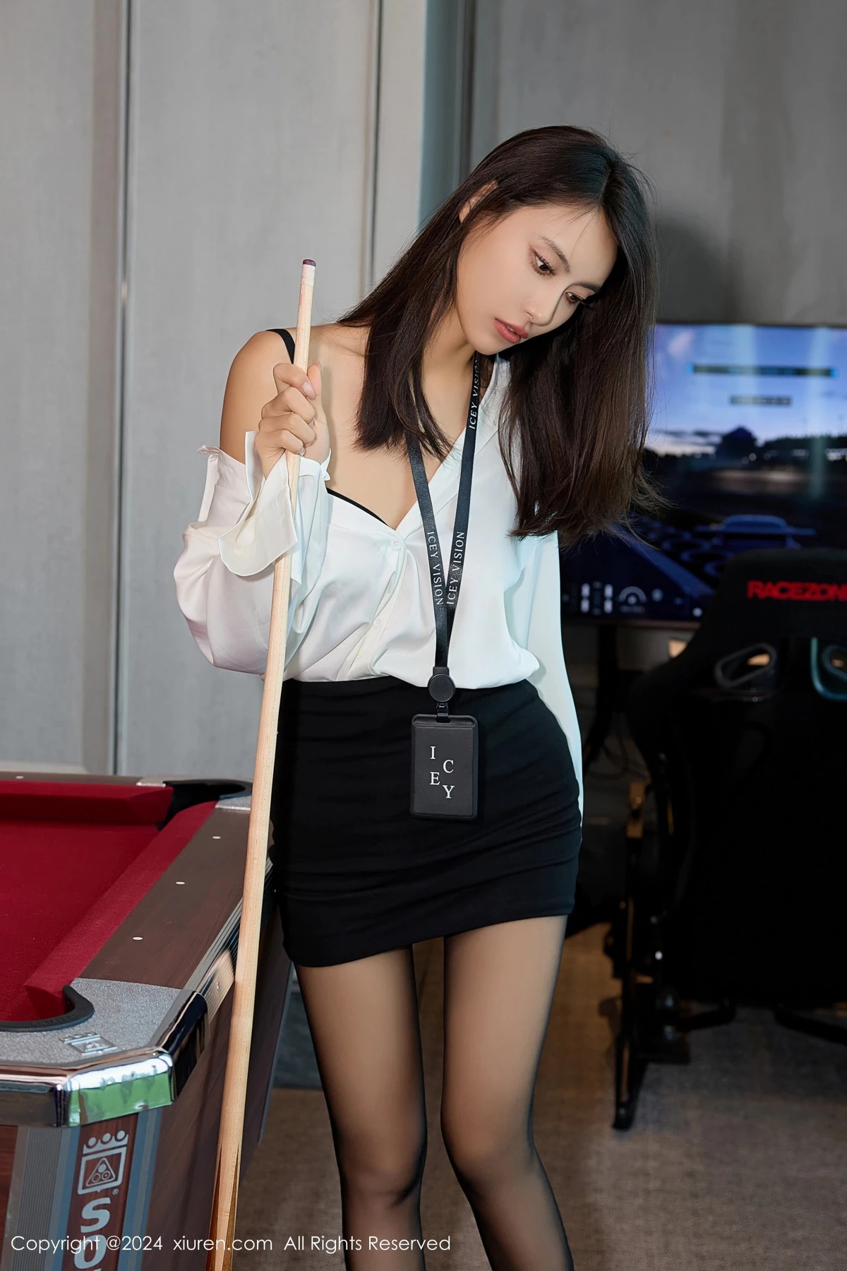 秀人集.com_[XiuRen秀人网]No.8155_模特Lingyu69性感白T配黑短裙露黑色情趣服秀惹火身材诱惑写真72P