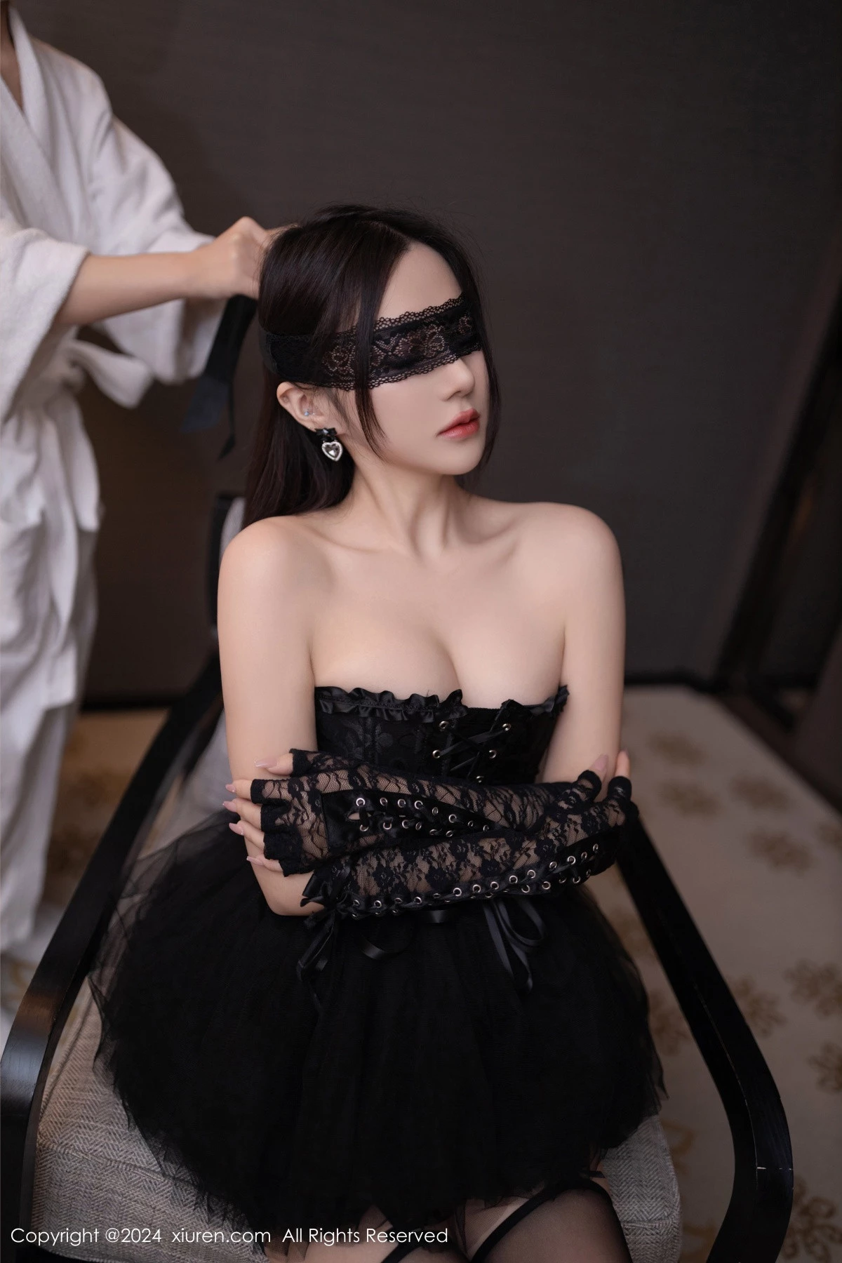 秀人集.com_[XiuRen秀人网]No.8166_模特鱼子酱Fish性感黑色轻透长裙露黑色内衣配黑丝吊袜魅惑写真79P