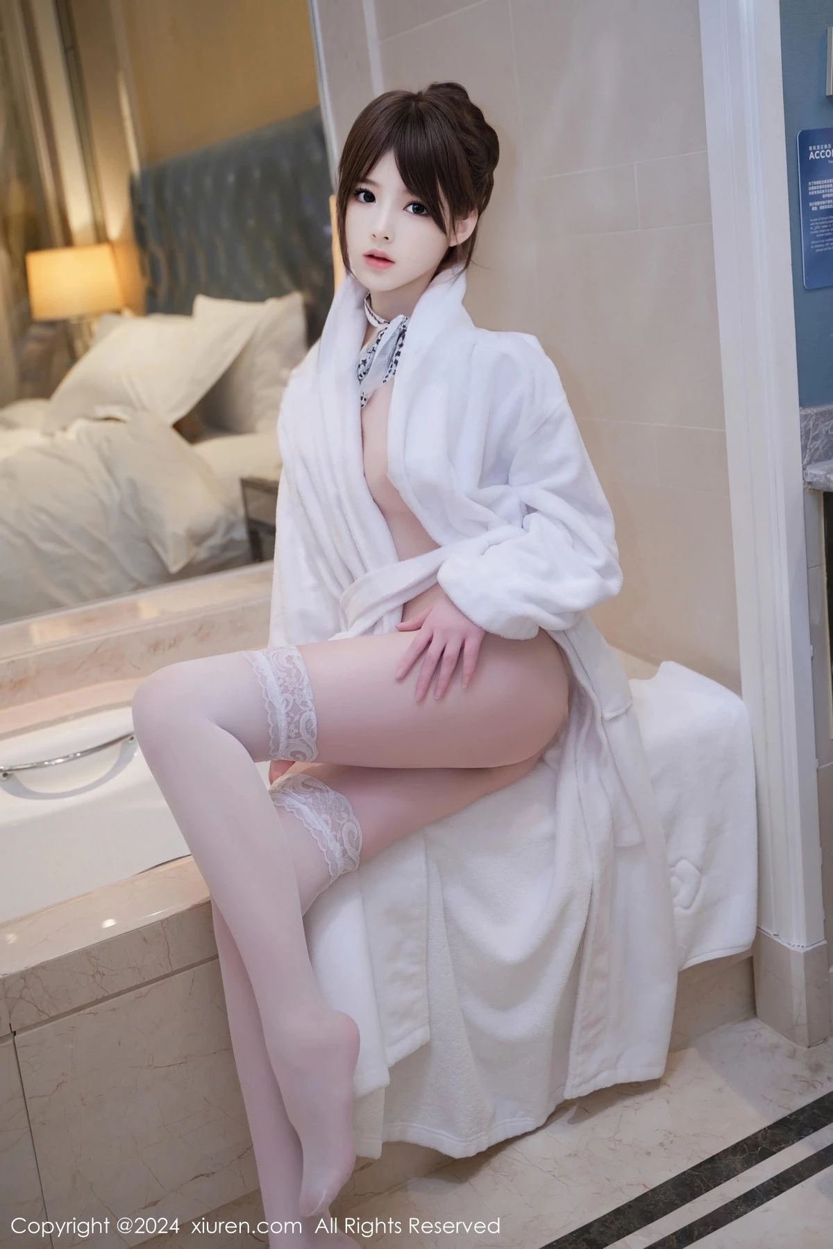 秀人集.com_[XiuRen秀人网]No.8162_模特梦灵儿Mini性感白色浴袍配白色丝袜秀曼妙身姿惹火诱惑写真66P