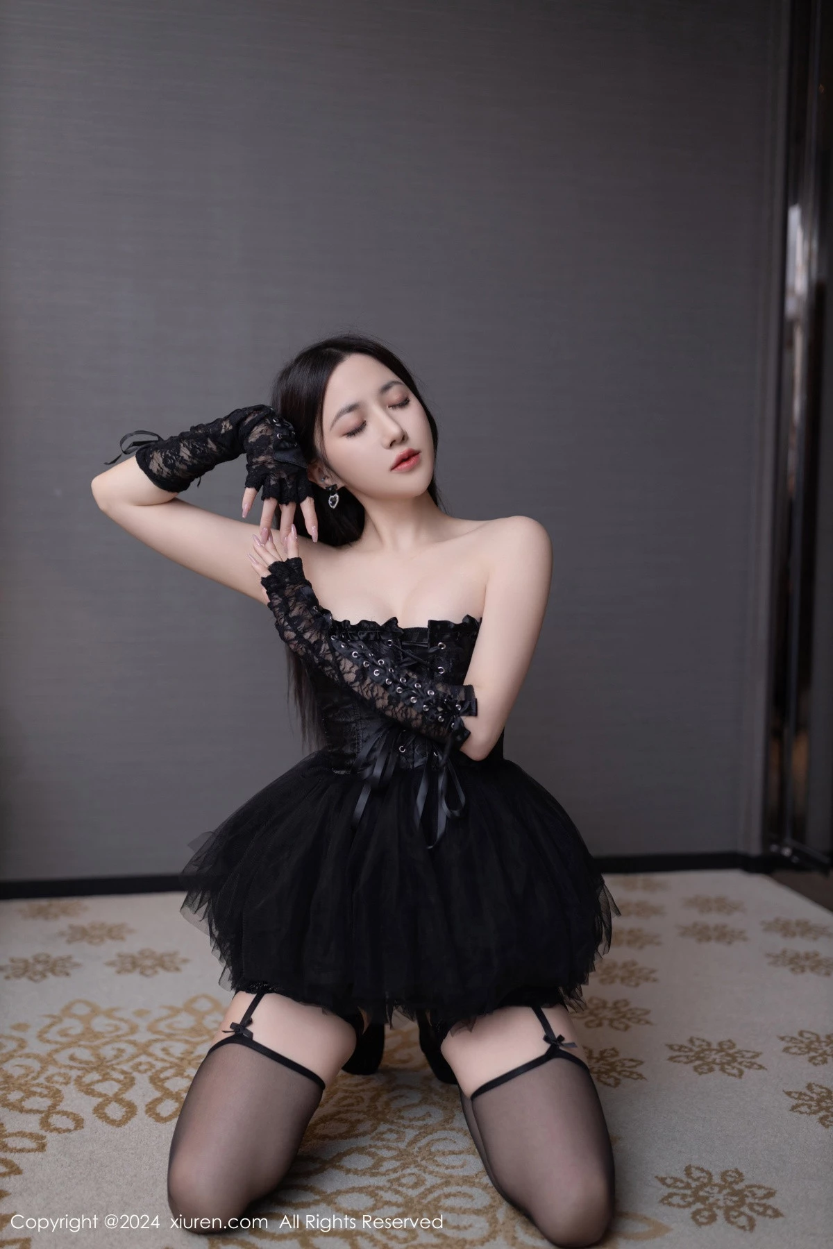 秀人集.com_[XiuRen秀人网]No.8166_模特鱼子酱Fish性感黑色轻透长裙露黑色内衣配黑丝吊袜魅惑写真79P