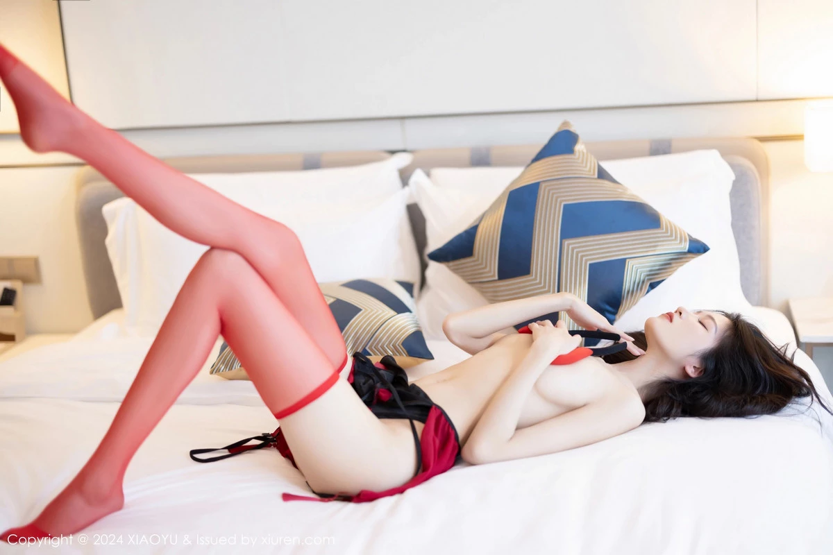 秀人集.com_[XiaoYu画语界]Vol.1212_模特程程程性感黑色露肩连衣长裙配超薄黑丝秀苗条身材诱惑写真85P