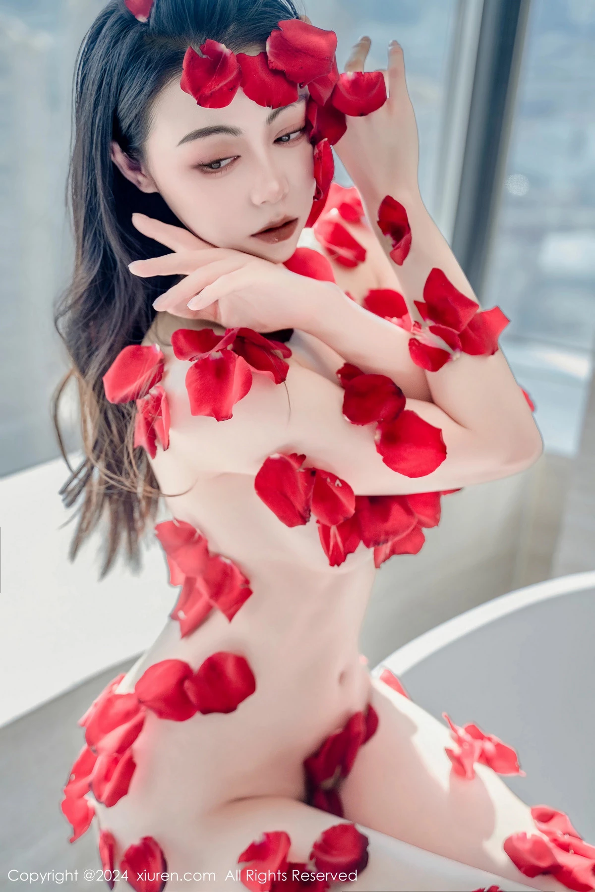 秀人集.com_[XiuRen秀人网]No.8175_新人模特瑜伽喵私房浴室玫瑰花瓣浴秀魔鬼曲线撩人诱惑写真63P