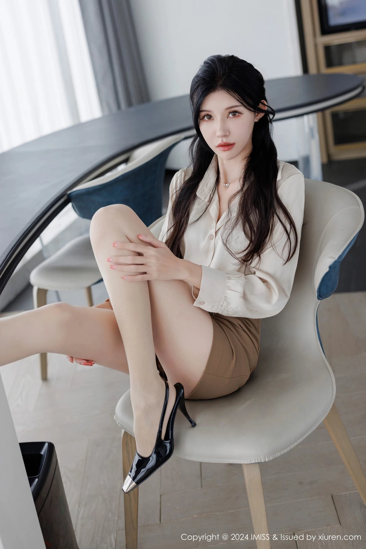 秀人集.com_[IMISS爱蜜社]Vol.767_模特泥鳅鳅性感时尚装扮米色上衣配短裙露超薄肉丝完美诱惑写真44P