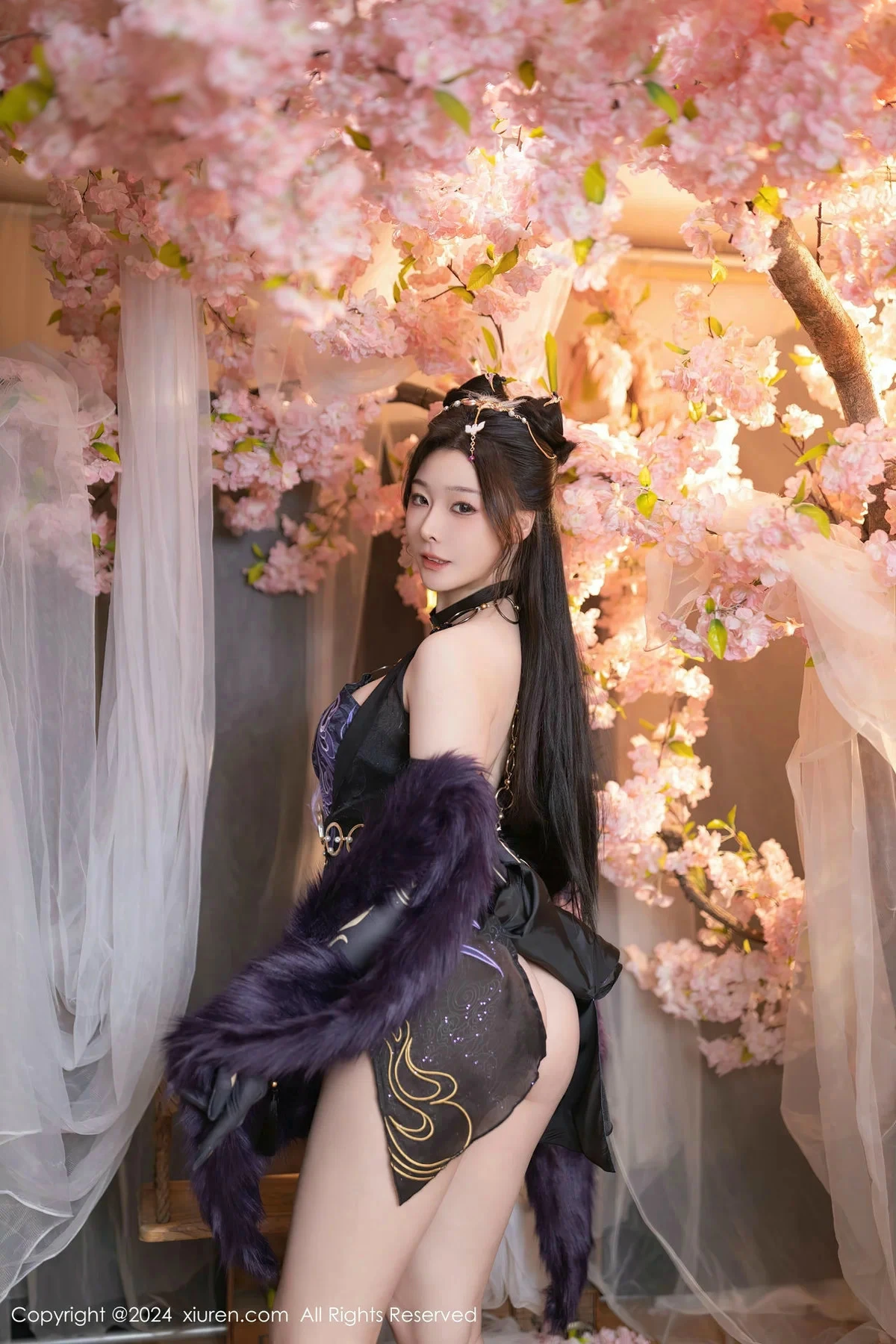 秀人集.com_[XiuRen秀人网]No.8232_模特小逗逗性感紫色情趣旗袍服饰半脱秀曼妙身姿惹火诱惑写真80P