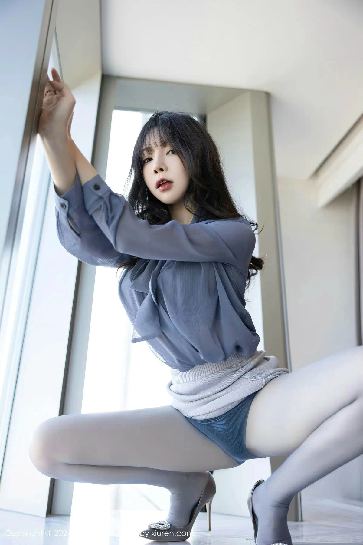 秀人集.com_[XiaoYu画语界]Vol.1219_女神徐莉芝Booty蓝灰上衣配短裙露性感内衣秀曼妙身姿诱惑写真92P