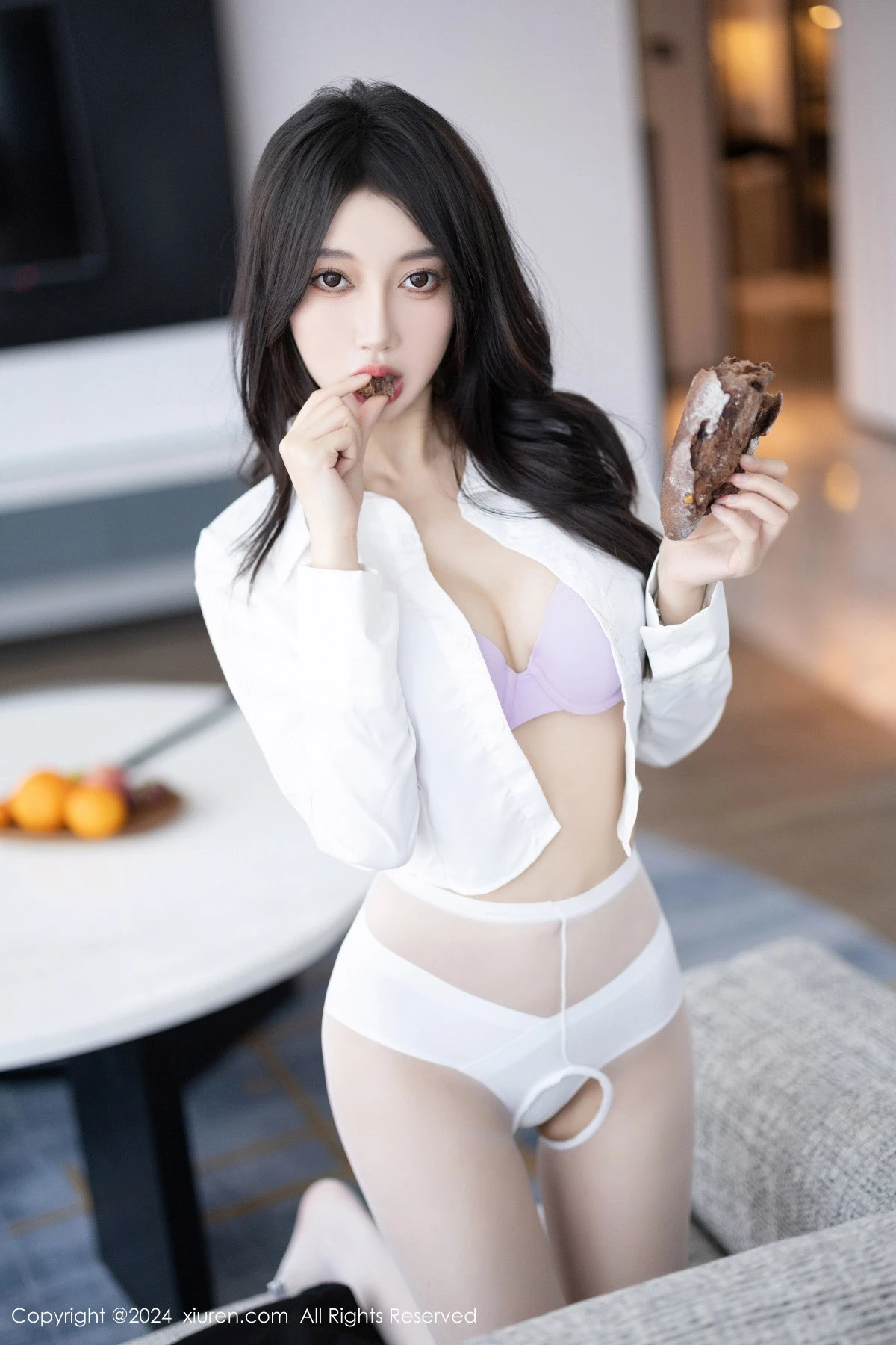 秀人集.com_[XiuRen秀人网]No.8247_模特玥儿玥性感白衬衫配黑色短裙露紫色内衣配开档白丝迷人写真82P