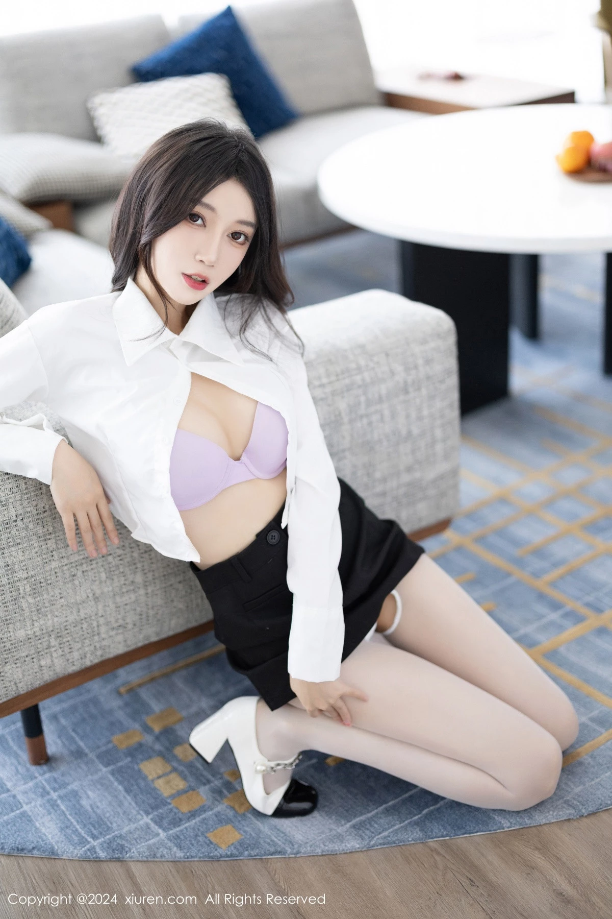 秀人集.com_[XiuRen秀人网]No.8247_模特玥儿玥性感白衬衫配黑色短裙露紫色内衣配开档白丝迷人写真82P