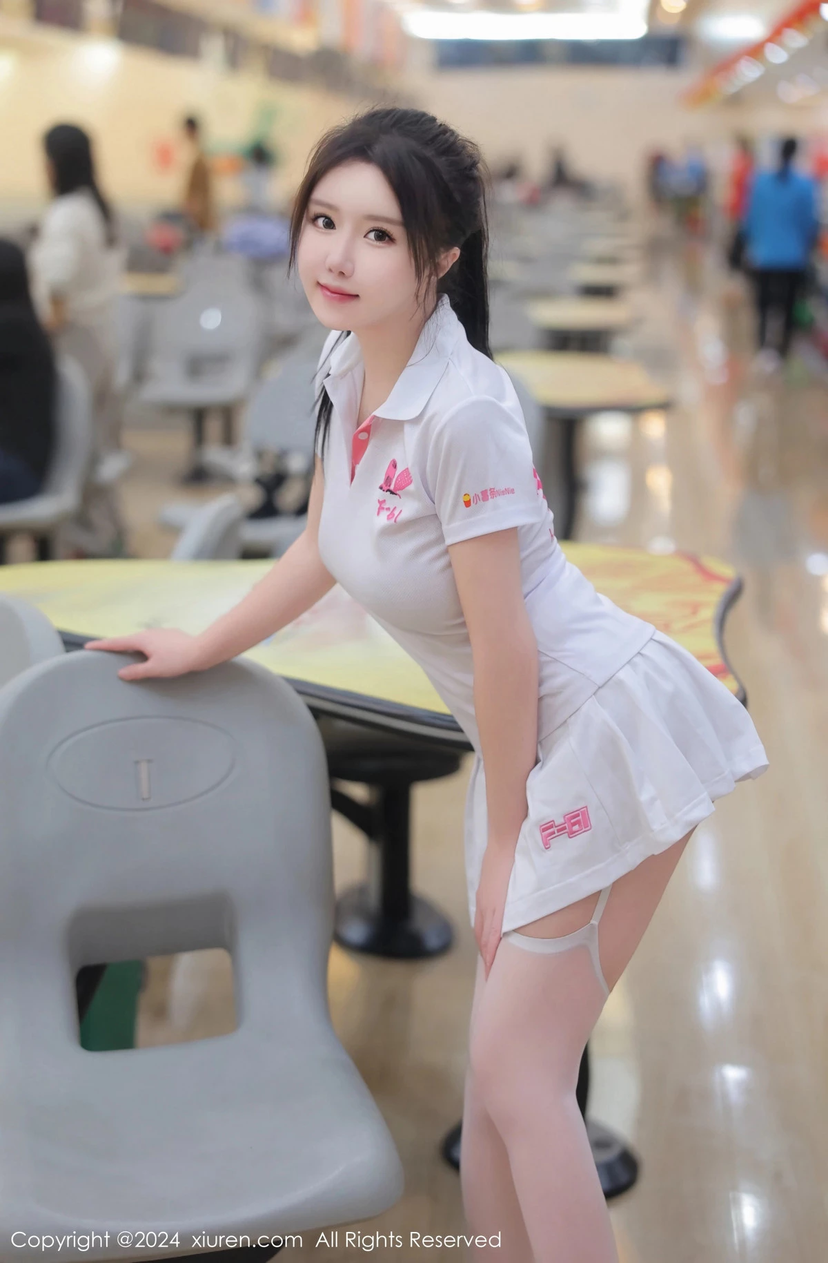 秀人集.com_[XiuRen秀人网]No.8118_模特小薯条nienie球馆场景性感运动短裙套装秀丰腴身材诱惑写真80P