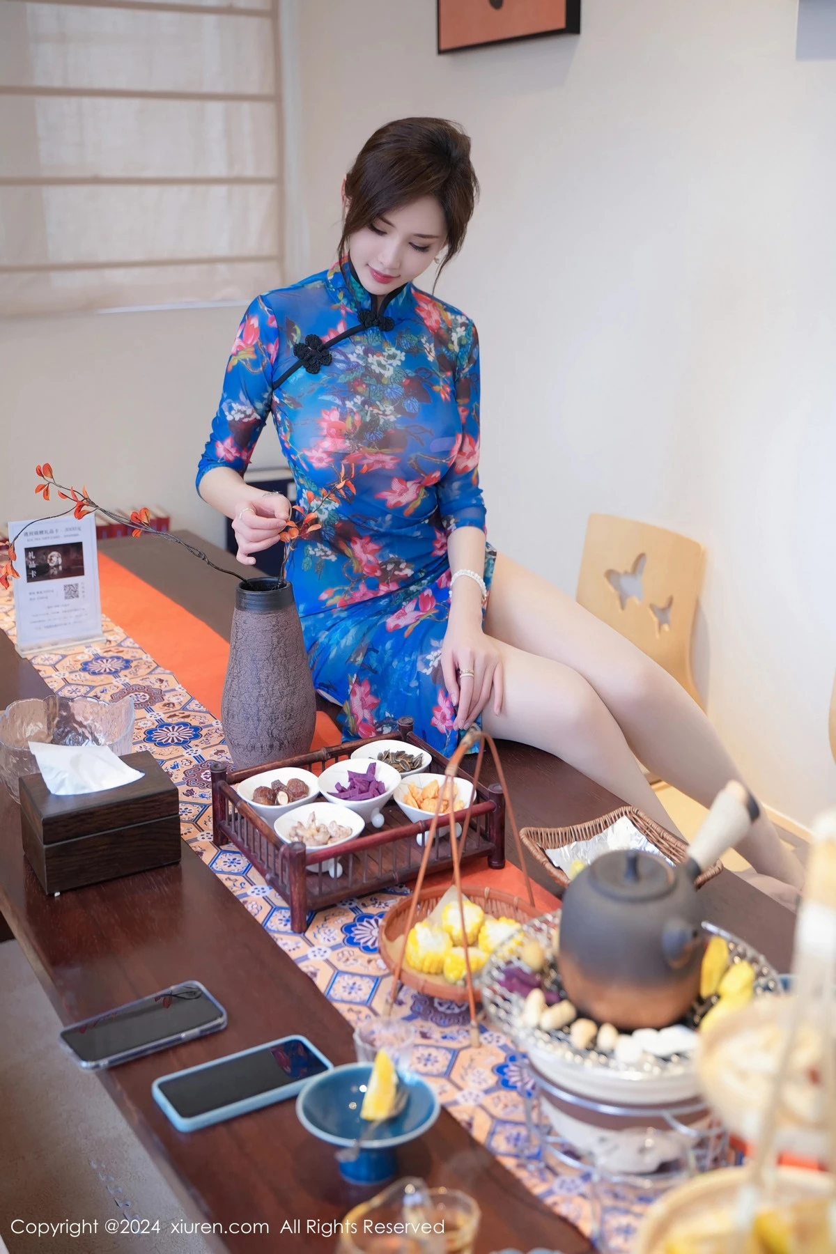秀人集.com_[XiuRen秀人网]No.8127_女神Carol周妍希X性感蓝色旗袍配超薄肉丝秀丰满身材诱惑写真72P