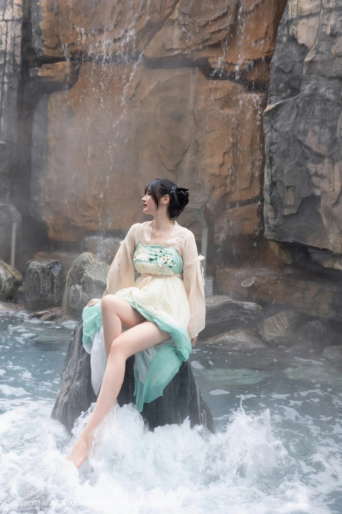 秀人集.com_[XiuRen秀人网]No.8128_模特诗诗kiki浴室场景性感古装情趣服饰秀丰腴有致身材诱惑写真82P