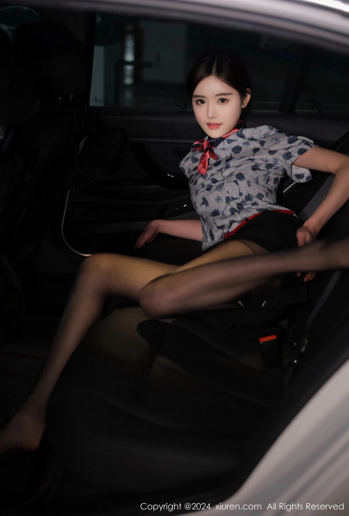 秀人集.com_[XiuRen秀人网]No.8125_模特晚苏susu性感空姐制服露黑色蕾丝内衣配超薄黑丝魅惑写真81P