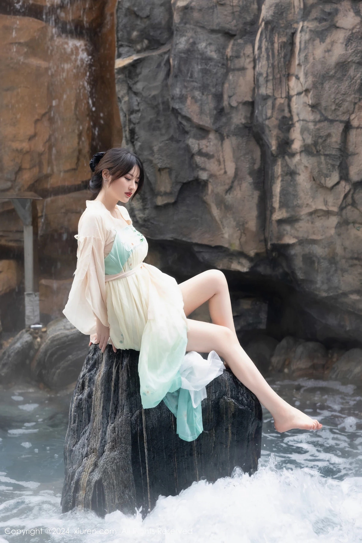 秀人集.com_[XiuRen秀人网]No.8128_模特诗诗kiki浴室场景性感古装情趣服饰秀丰腴有致身材诱惑写真82P