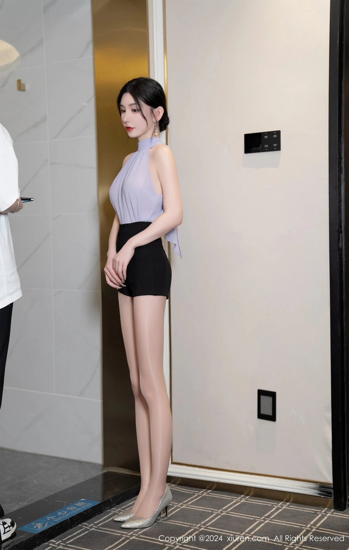 秀人集.com_[XiuRen秀人网]No.8136_女神周于希Sally会所剧情灰色上衣配超薄闪亮肉丝撩人诱惑写真91P