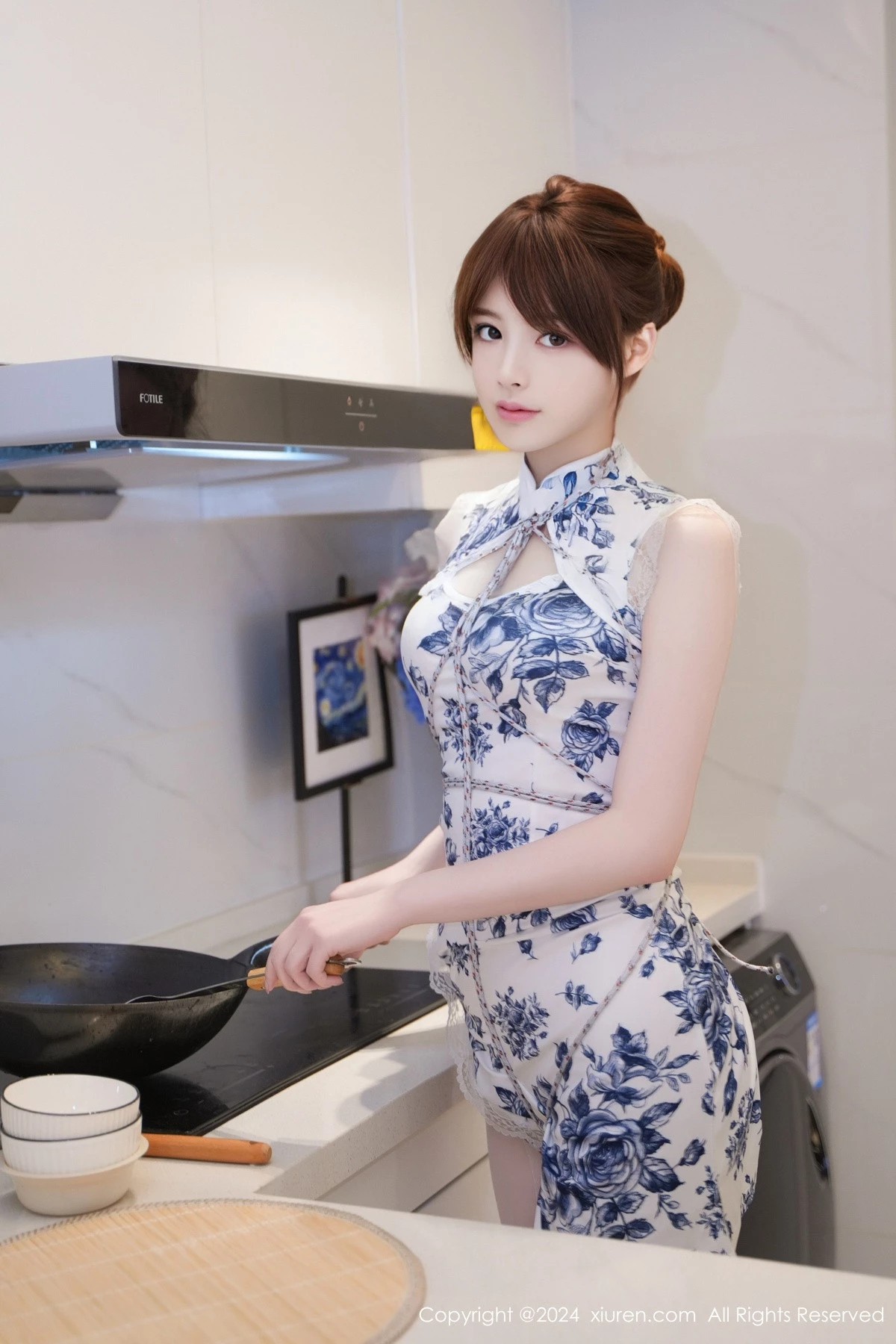 秀人集.com_[XiuRen秀人网]No.8255_模特梦灵儿Mini性感青色轻透旗袍配原色丝袜秀惹火身材诱惑写真77P
