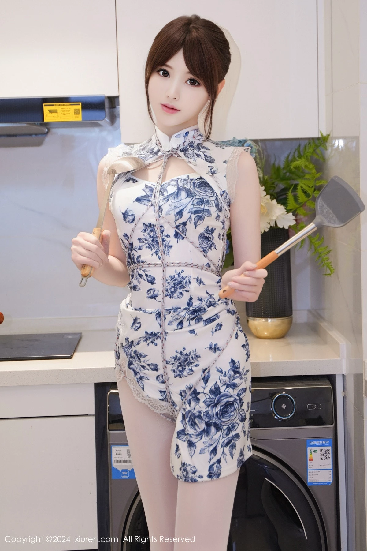 秀人集.com_[XiuRen秀人网]No.8255_模特梦灵儿Mini性感青色轻透旗袍配原色丝袜秀惹火身材诱惑写真77P