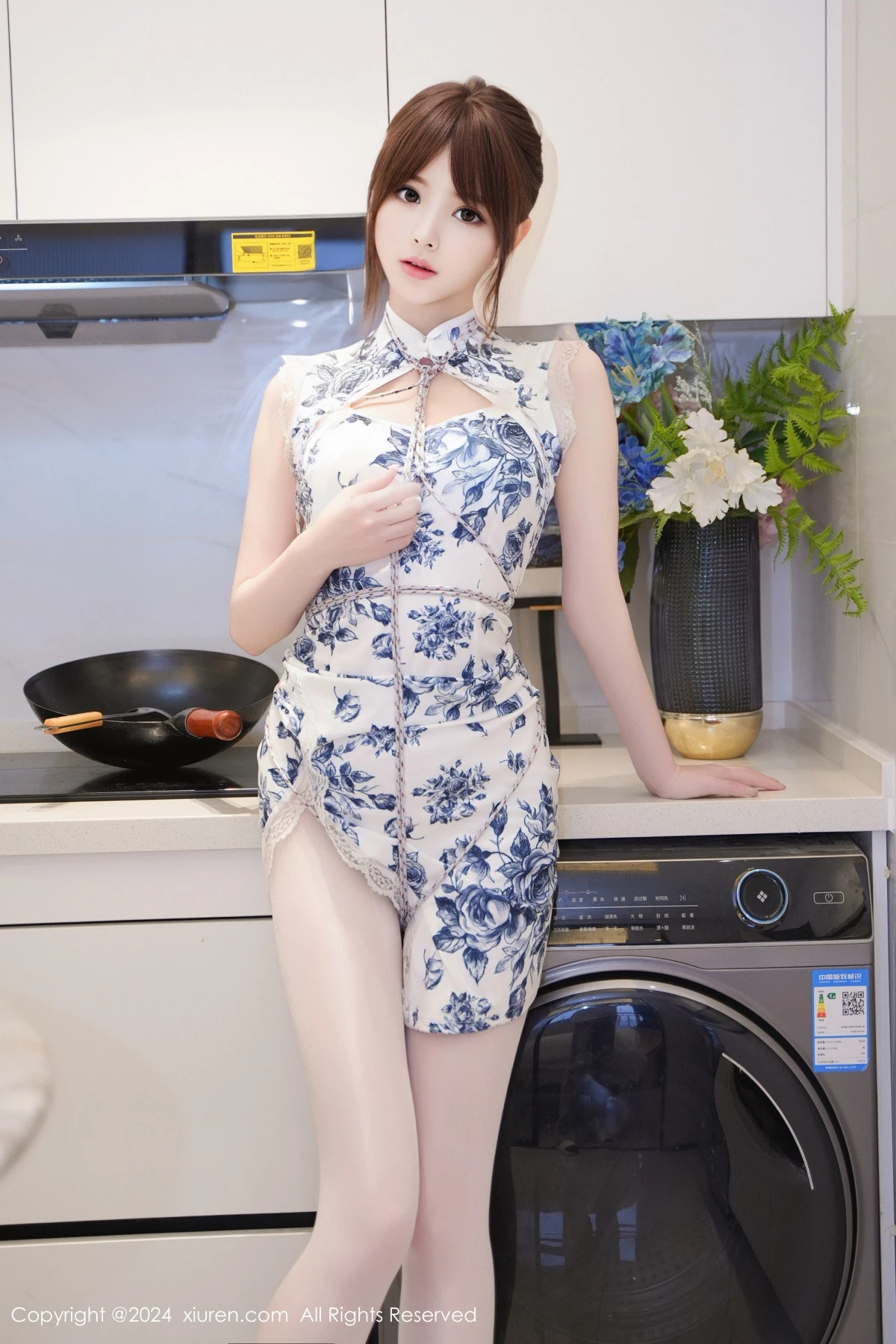 秀人集.com_[XiuRen秀人网]No.8255_模特梦灵儿Mini性感青色轻透旗袍配原色丝袜秀惹火身材诱惑写真77P