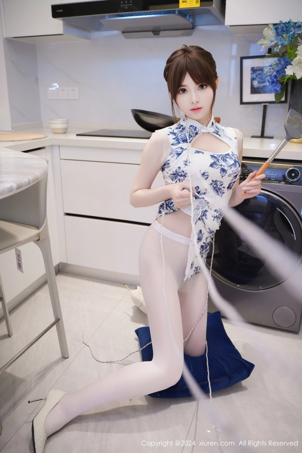秀人集.com_[XiuRen秀人网]No.8255_模特梦灵儿Mini性感青色轻透旗袍配原色丝袜秀惹火身材诱惑写真77P