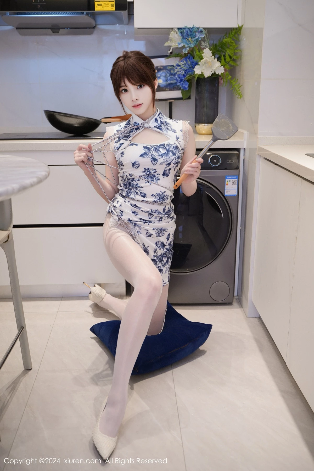 秀人集.com_[XiuRen秀人网]No.8255_模特梦灵儿Mini性感青色轻透旗袍配原色丝袜秀惹火身材诱惑写真77P