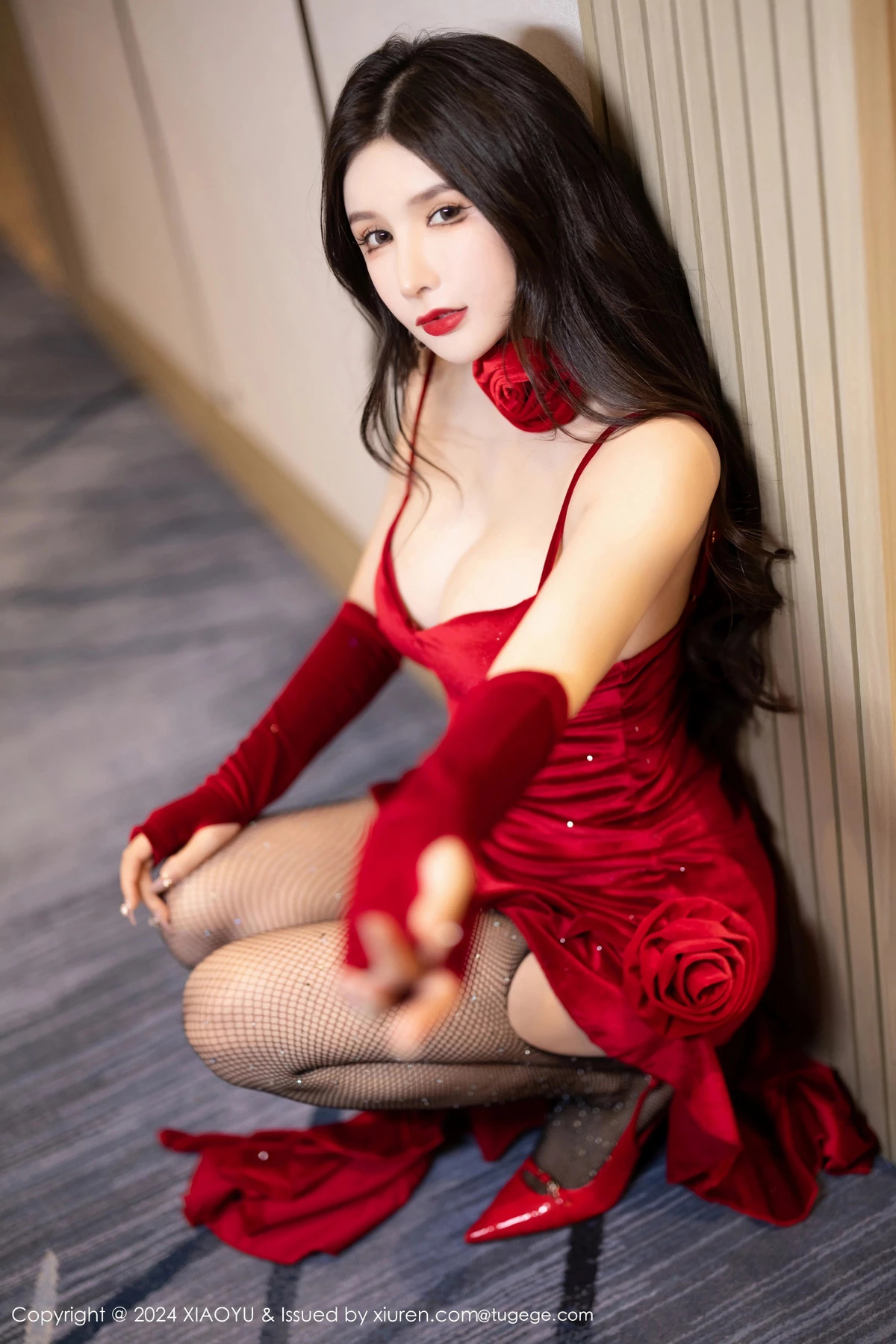 秀人集.com_[XiaoYu画语界]Vol.1228_女神李丽莎性感暗红色吊带短裙配红丝吊袜秀完美身材诱惑写真81P