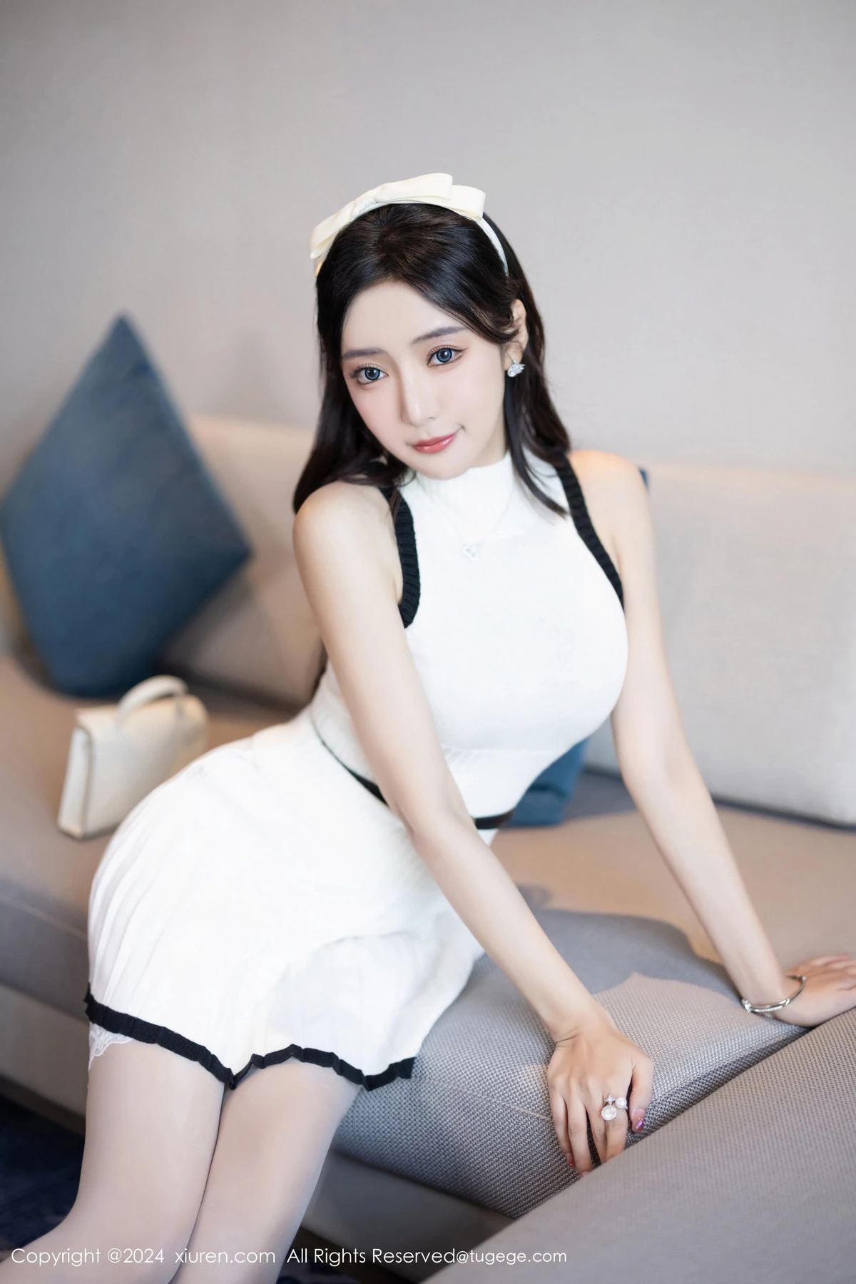 秀人集.com_[XiuRen秀人网]No.8334_女神王馨瑶yanni白色连衣短裙露粉色内衣配白丝袜完美诱惑写真80P