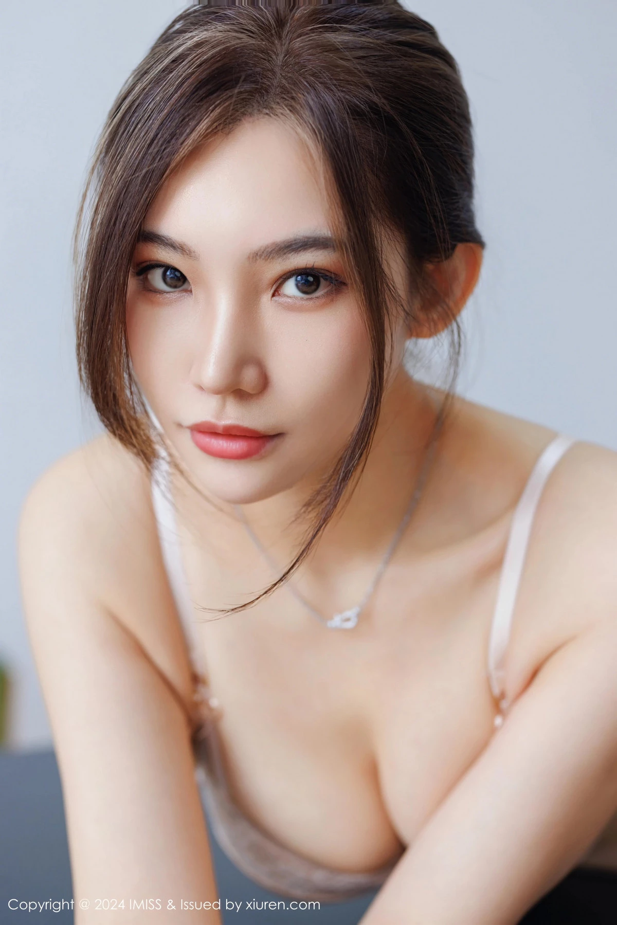 秀人集.com_[IMISS爱蜜社]Vol.769_女神小狐狸Kathryn性感白T配短裙超薄黑丝露性感内衣诱惑写真56P