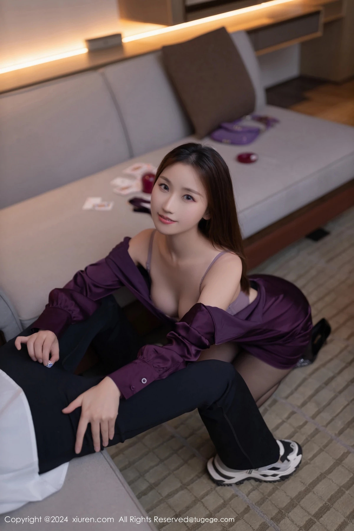秀人集.com_[XiuRen秀人网]No.8264_模特杏子Yada性感紫色服饰露紫灰蕾丝内衣秀曼妙身姿诱惑写真87P