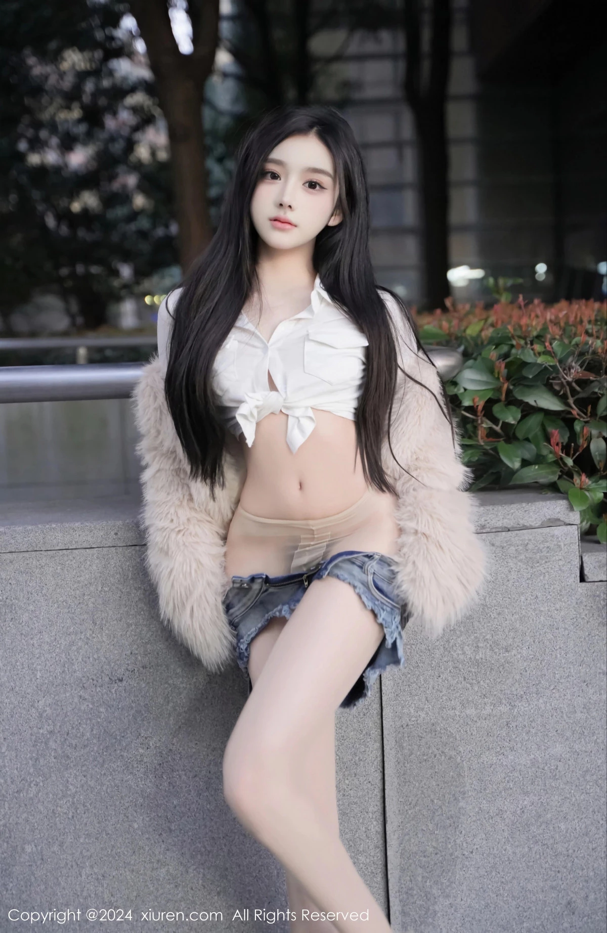 秀人集.com_[XiuRen秀人网]No.8261_模特龙雪儿性感白色上衣配超短牛仔裤秀曼妙身姿撩人诱惑写真77P