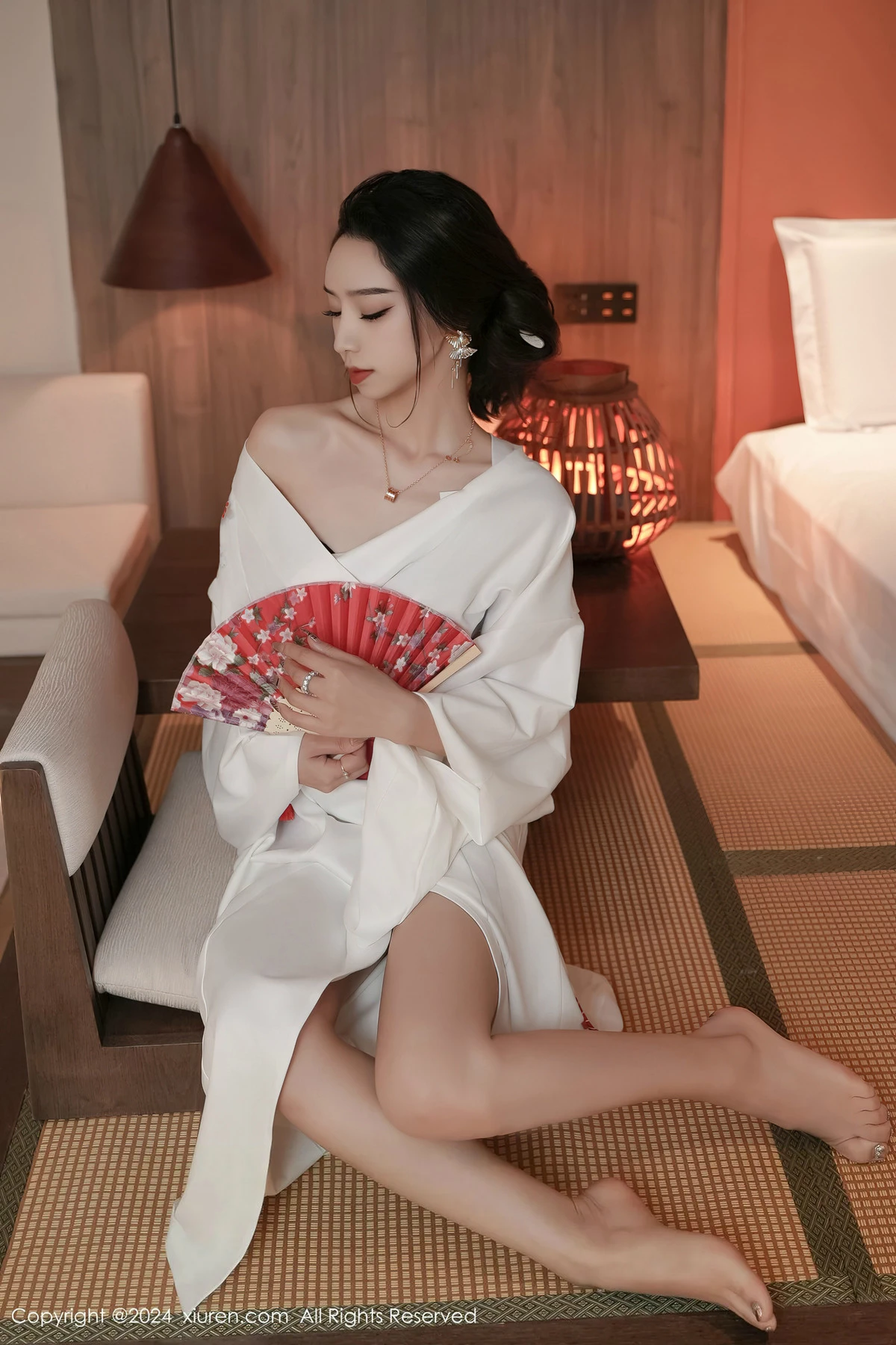秀人集.com_[XiuRen秀人网]No.8367_模特苏曼兮宾馆场景性感白色日系和服半撩秀翘臀美腿诱惑写真85P