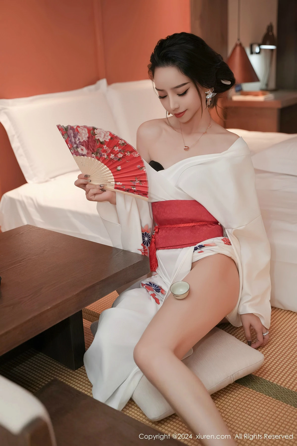 秀人集.com_[XiuRen秀人网]No.8367_模特苏曼兮宾馆场景性感白色日系和服半撩秀翘臀美腿诱惑写真85P