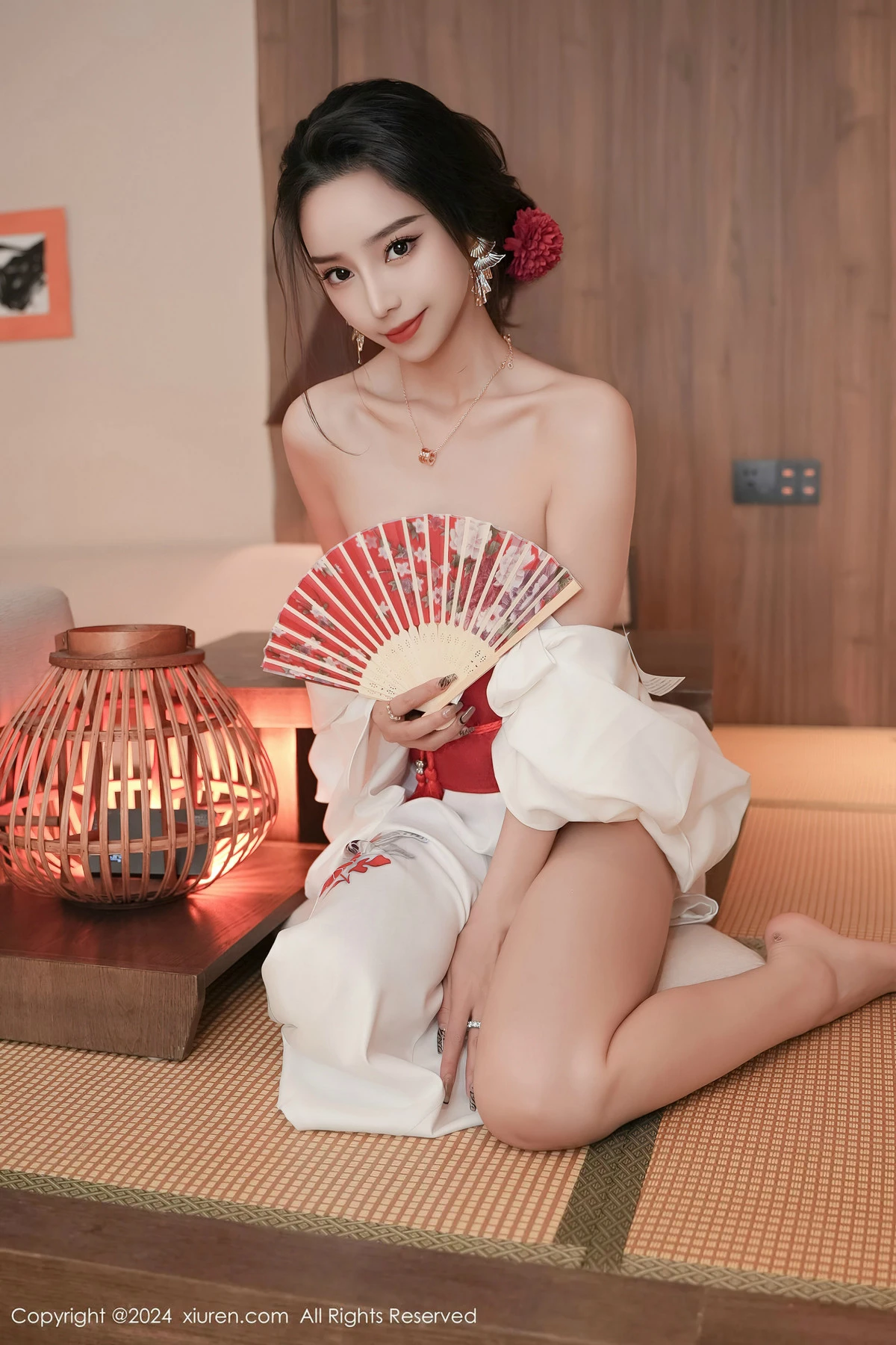 秀人集.com_[XiuRen秀人网]No.8367_模特苏曼兮宾馆场景性感白色日系和服半撩秀翘臀美腿诱惑写真85P