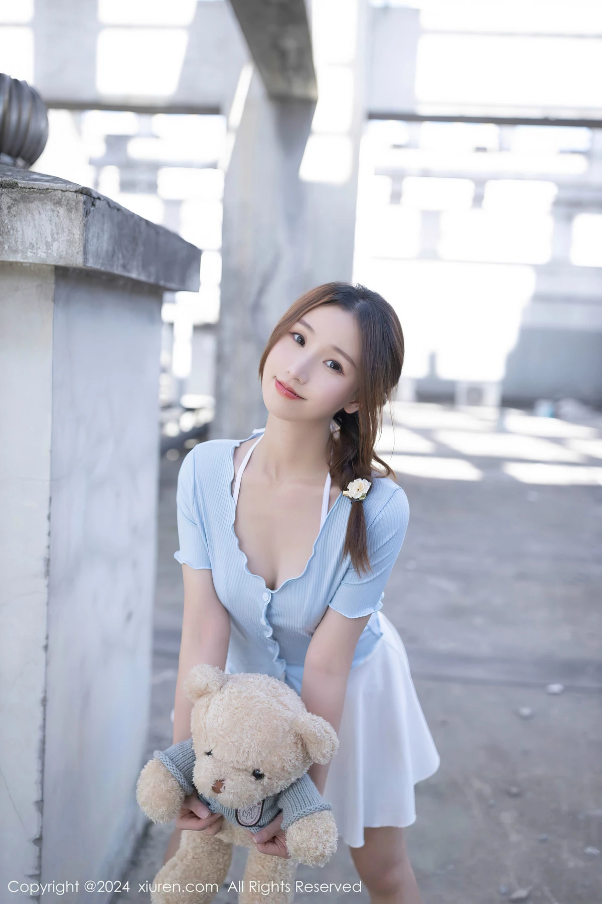 秀人集.com_[XiuRen秀人网]No.8369_模特杏子Yada户外蓝色上衣配白短裙露性感白色内衣完美诱惑写真85P