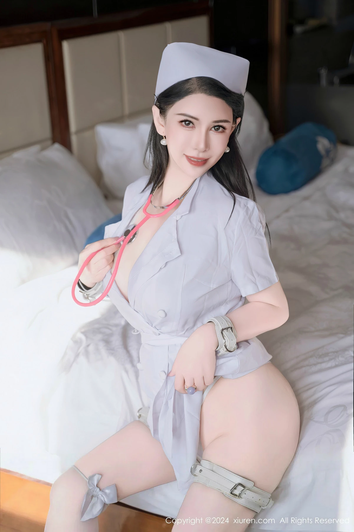 秀人集.com_[XiuRen秀人网]No.8364_模特悦悦姐性感白色护士服露白色皮质内衣秀丰满身材诱惑写真64P