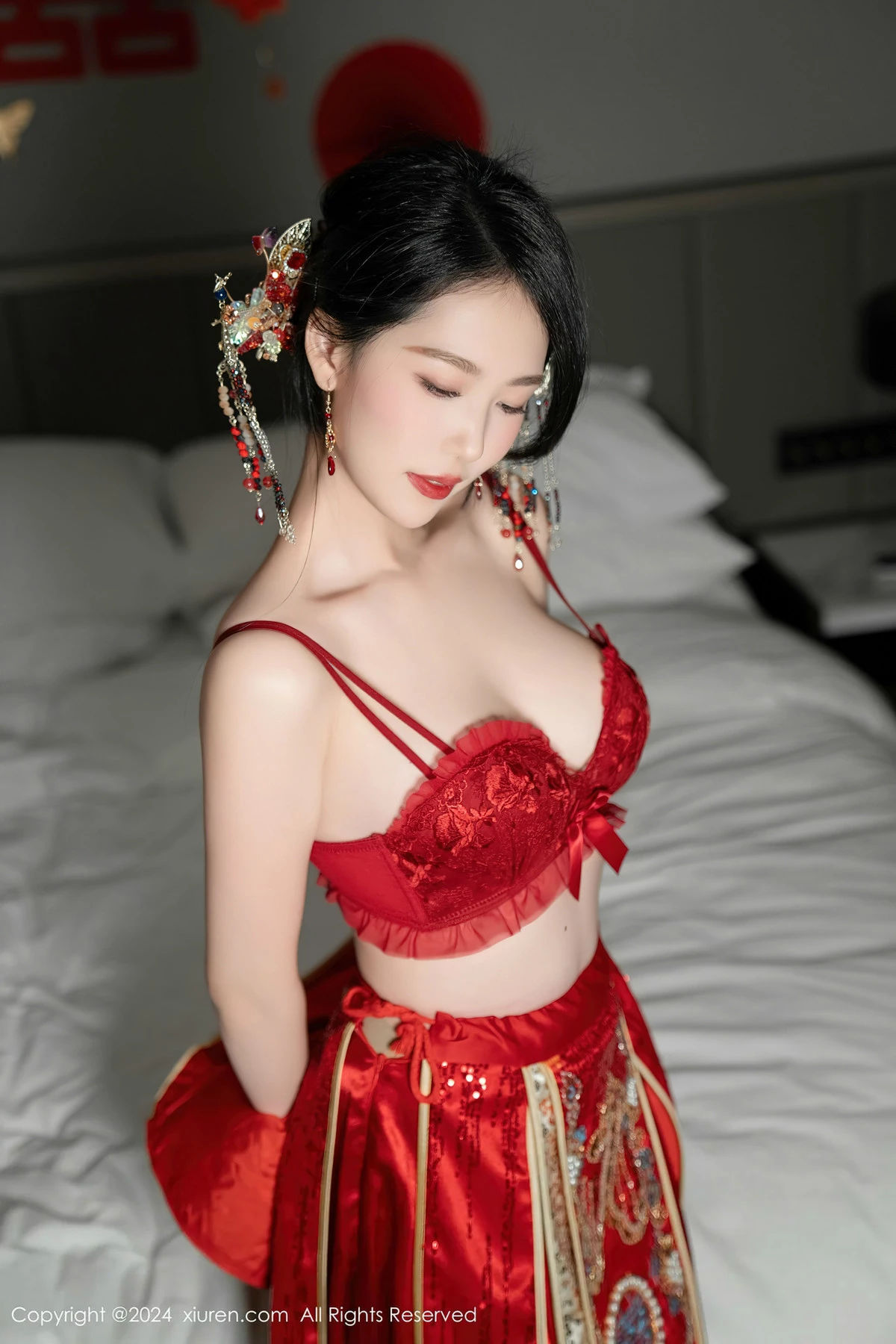 秀人集.com_[XiuRen秀人网]No.8376_模特利世性感红色新娘妆露红色内衣配超薄闪亮肉丝完美诱惑写真95P