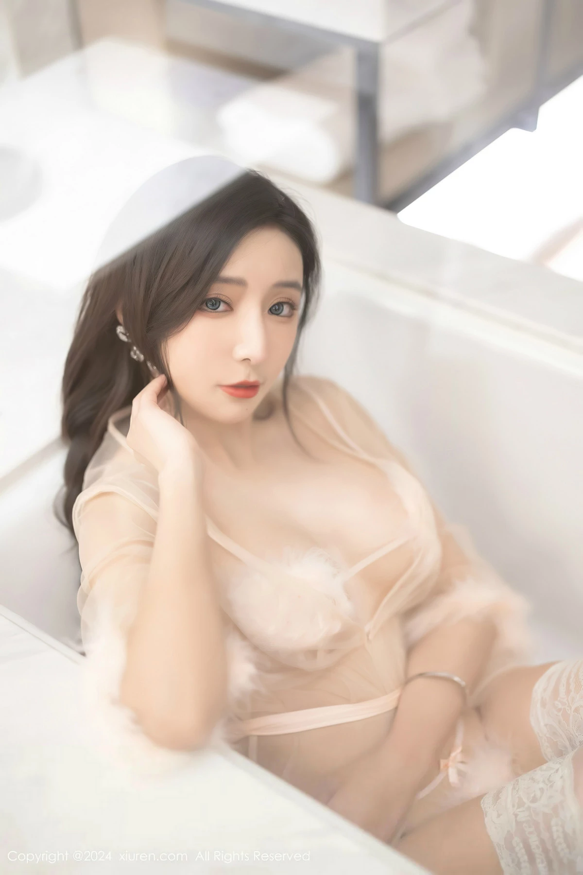 秀人集.com_[XiuRen秀人网]No.8378_女神王馨瑶yanni红色连衣裙+杏色轻透连衣裙秀完美身材诱惑写真80P